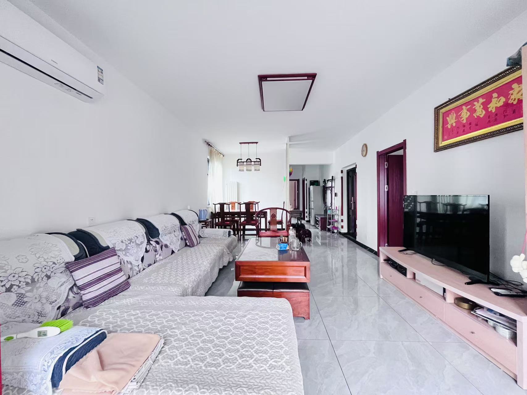 韦斯特城市花园 3室2厅2卫 64.0万 韦斯特城市花园 3室2厅2卫 64.0万客厅