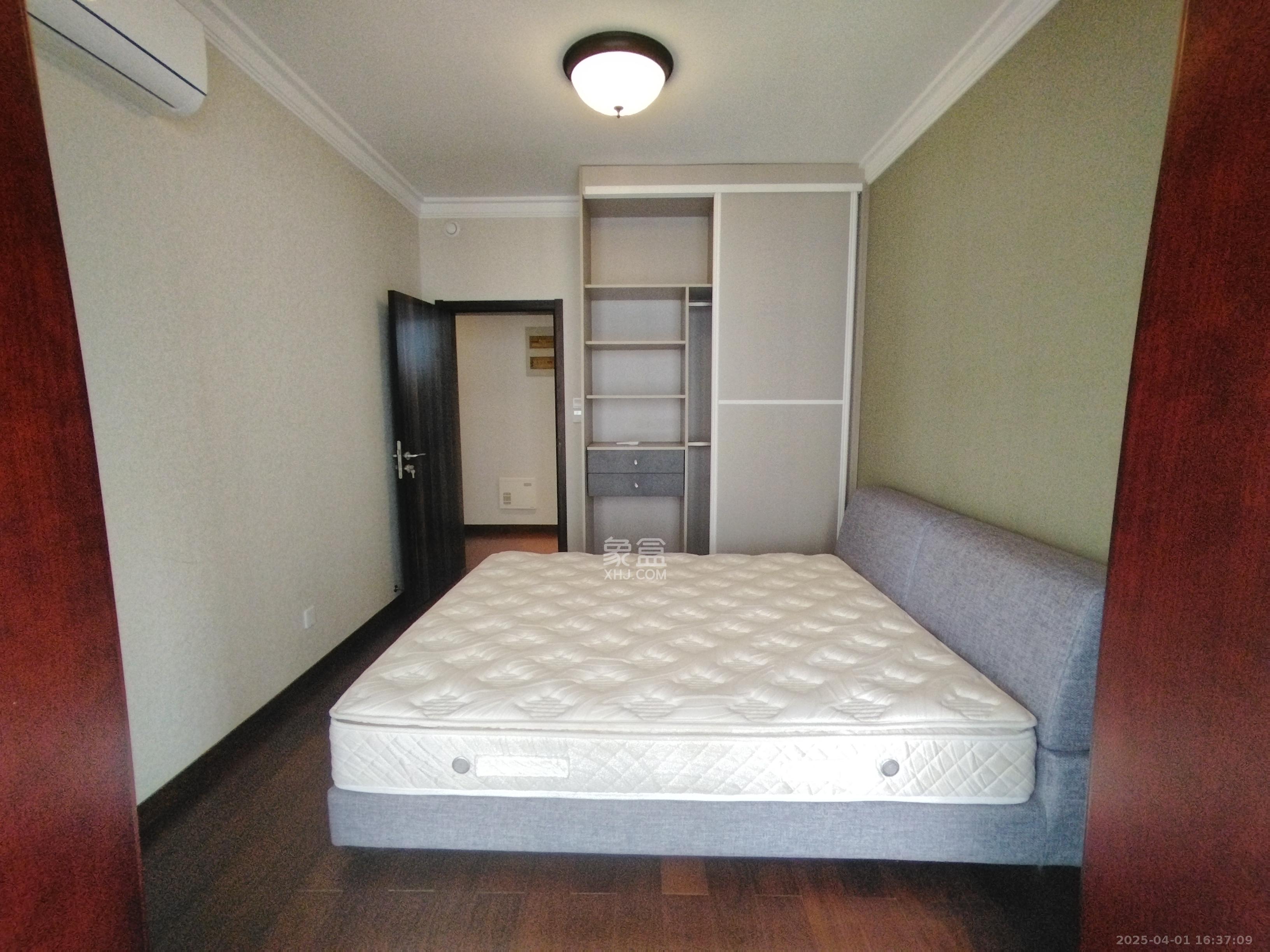 世茂外滩里(世茂铂翠湾三期) 4室2厅3卫 12800.0元/月 世茂外滩里(世茂铂翠湾三期) 4室2厅3卫 12800.0元/月室内图