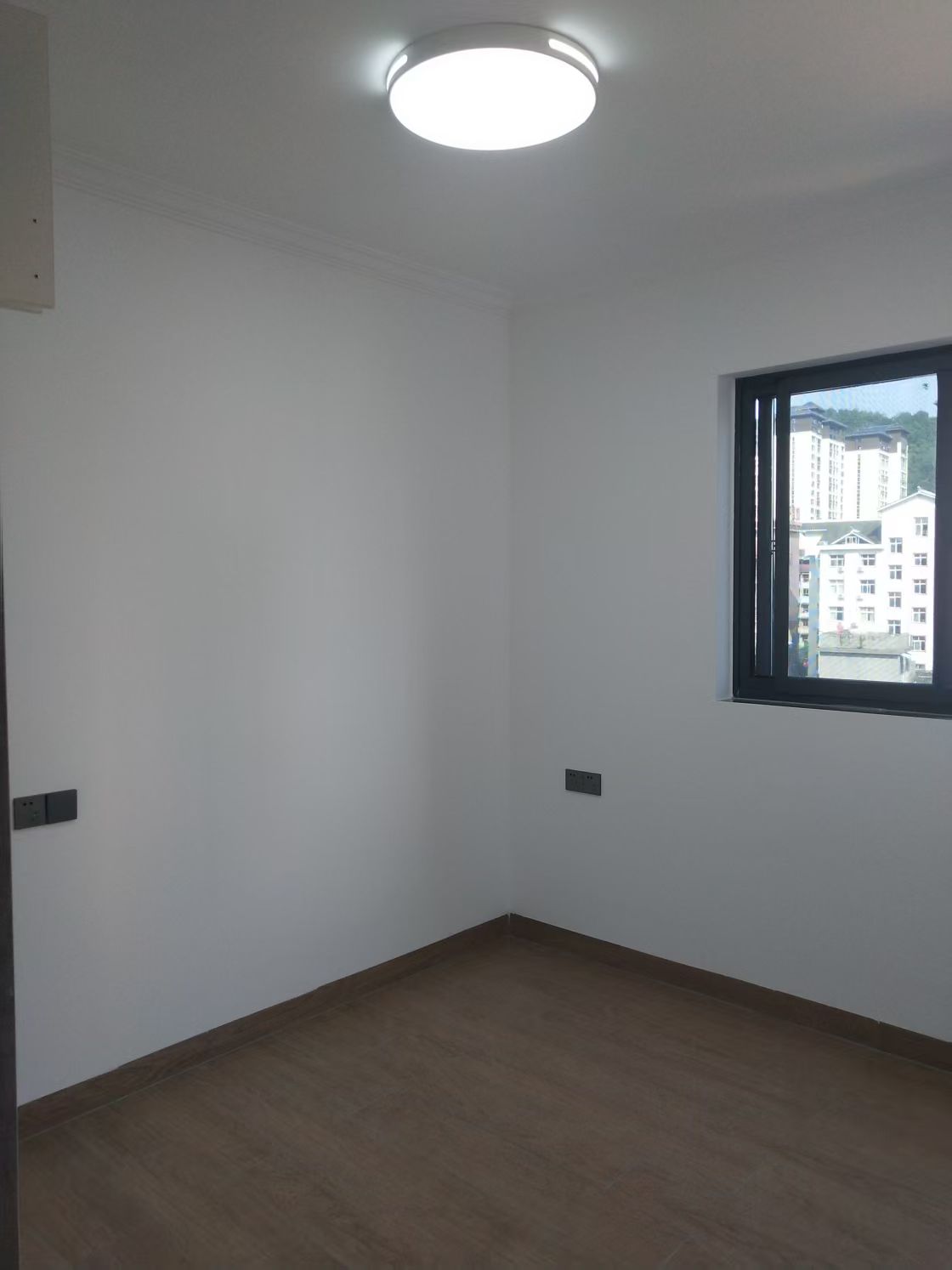 天门中央广场 1室0厅0卫 2500.0元/月 天门中央广场 1室0厅0卫 2500.0元/月室内图