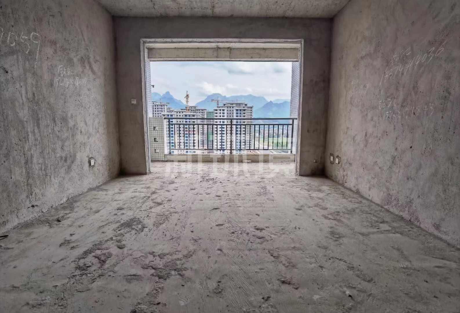 丽景水苑  4室2厅2卫   84.50万
