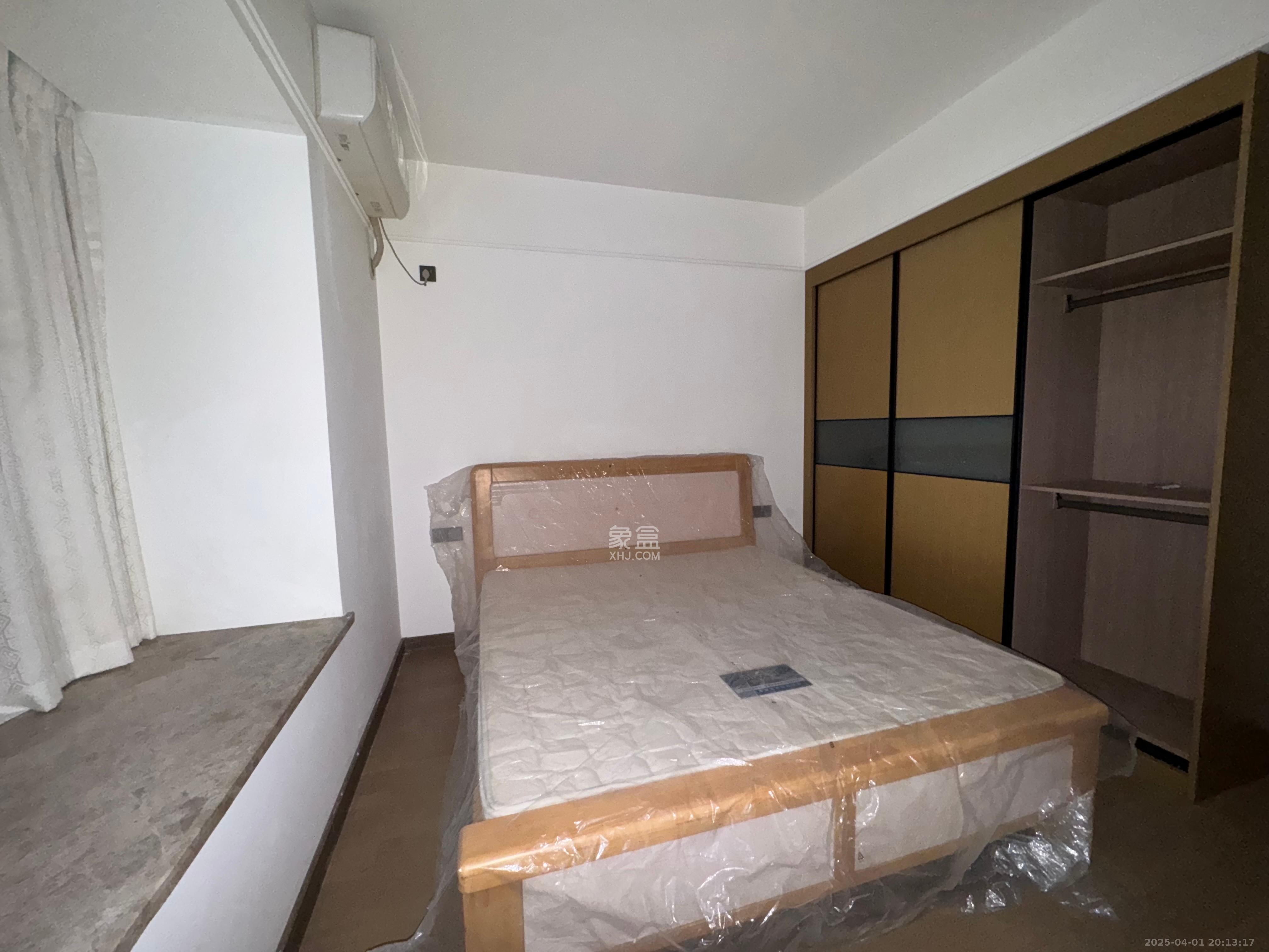 长房雍景湾  4室2厅2卫   3300.00元/月室内图