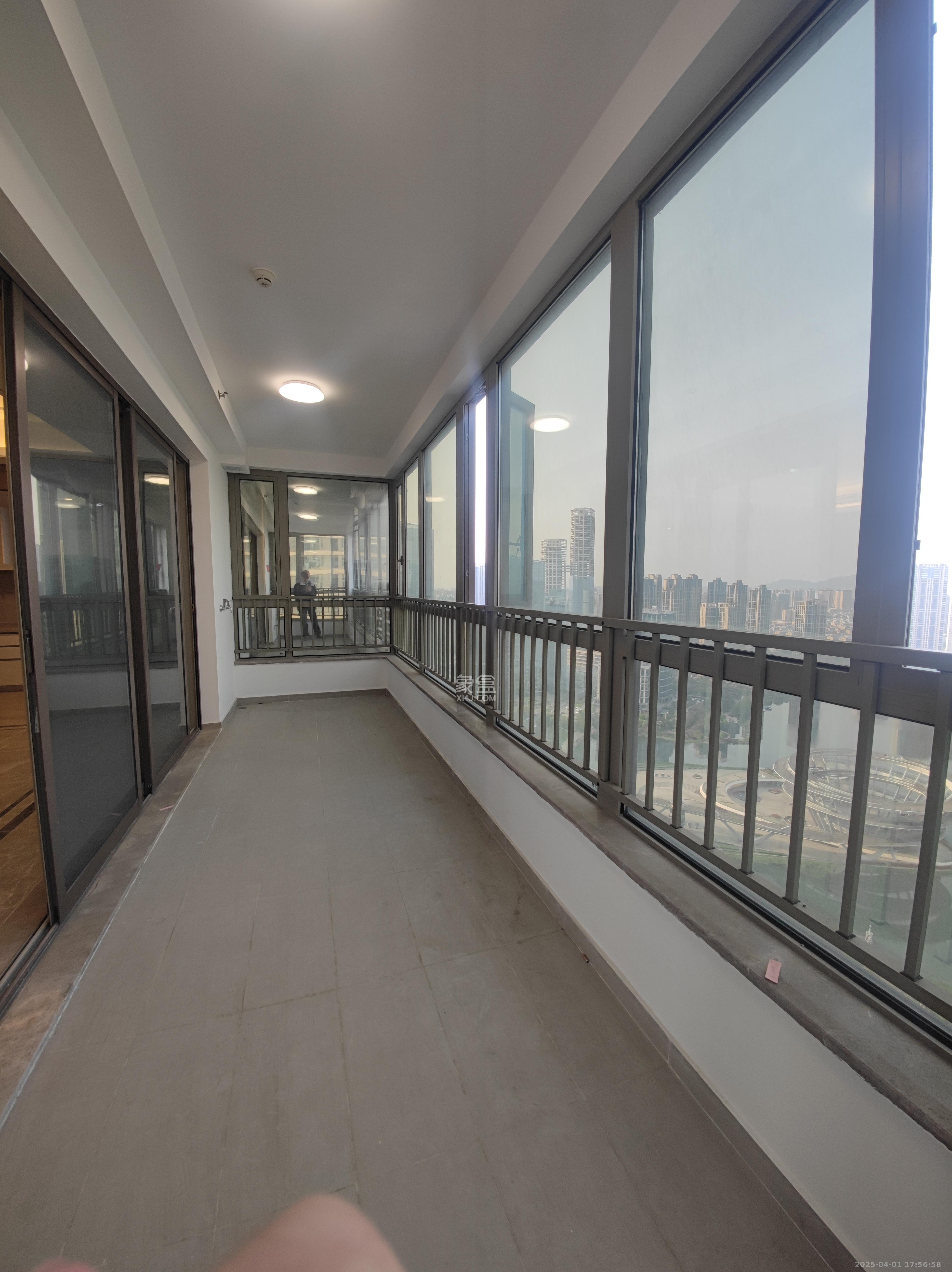 梅溪湖金茂湾 4室2厅2卫 9000.0元/月 梅溪湖金茂湾 4室2厅2卫 9000.0元/月室内图