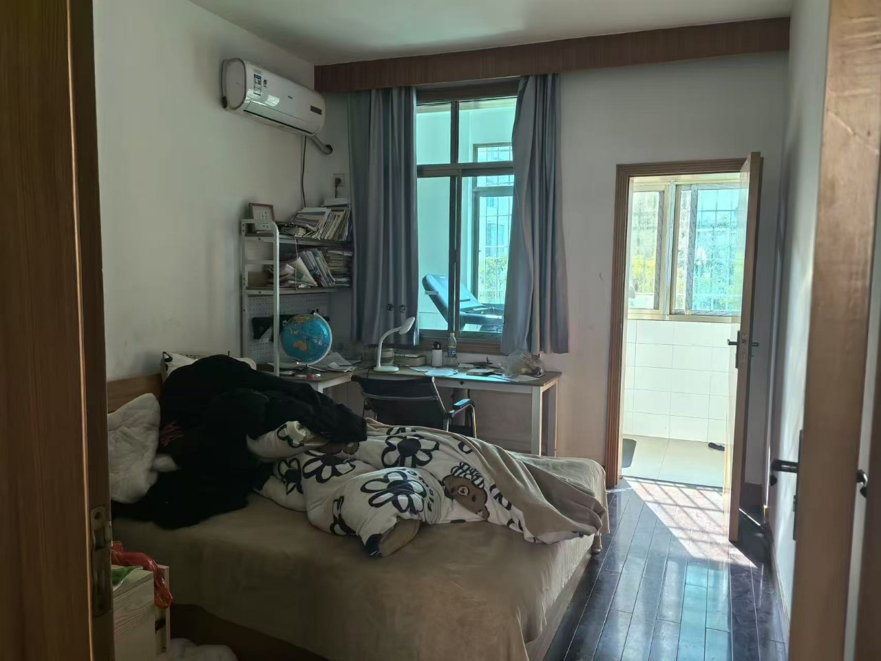 佳宏小区 3室2厅1卫 49.8万 佳宏小区 3室2厅1卫 49.8万客厅