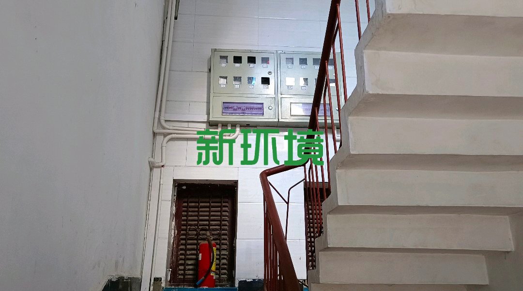 市中心散盘  9室3厅4卫   280.00万客厅