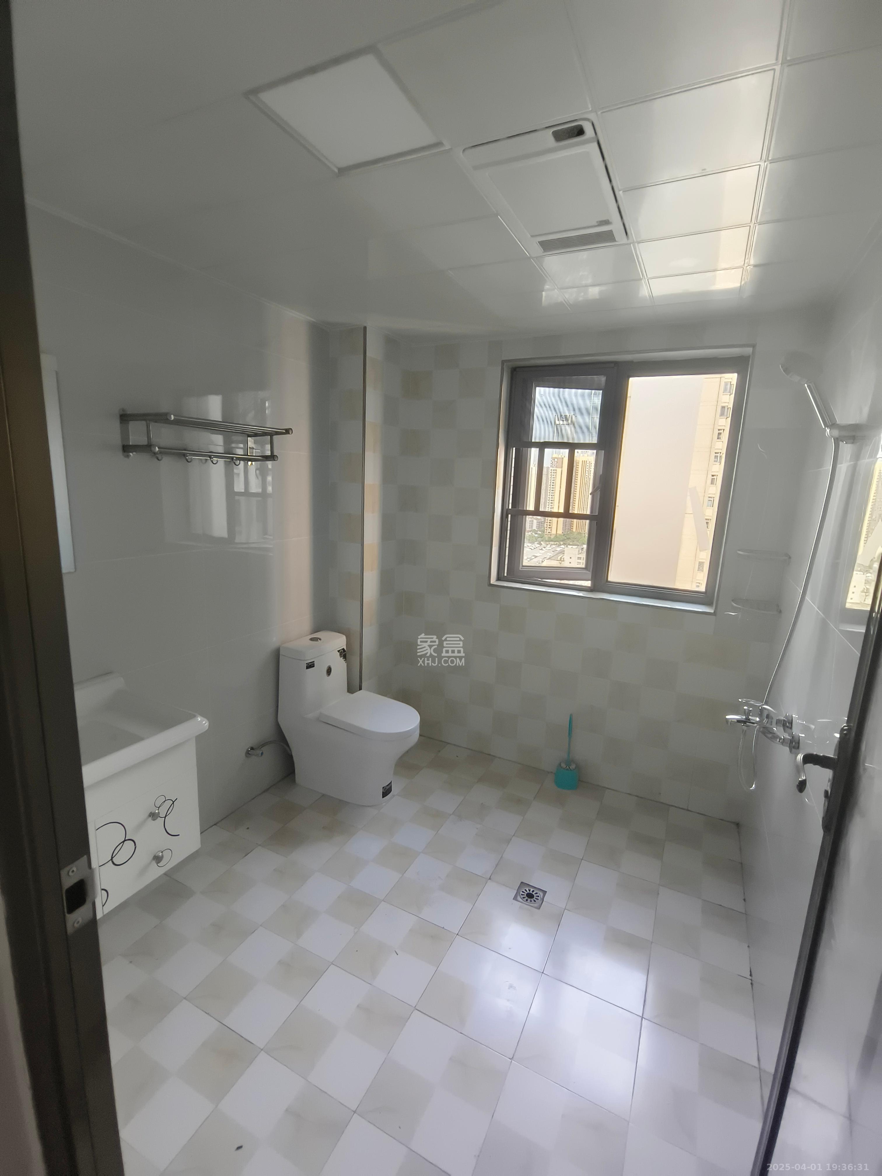 八方小区C区 4室2厅1卫 4300.0元/月 八方小区C区 4室2厅1卫 4300.0元/月室内图