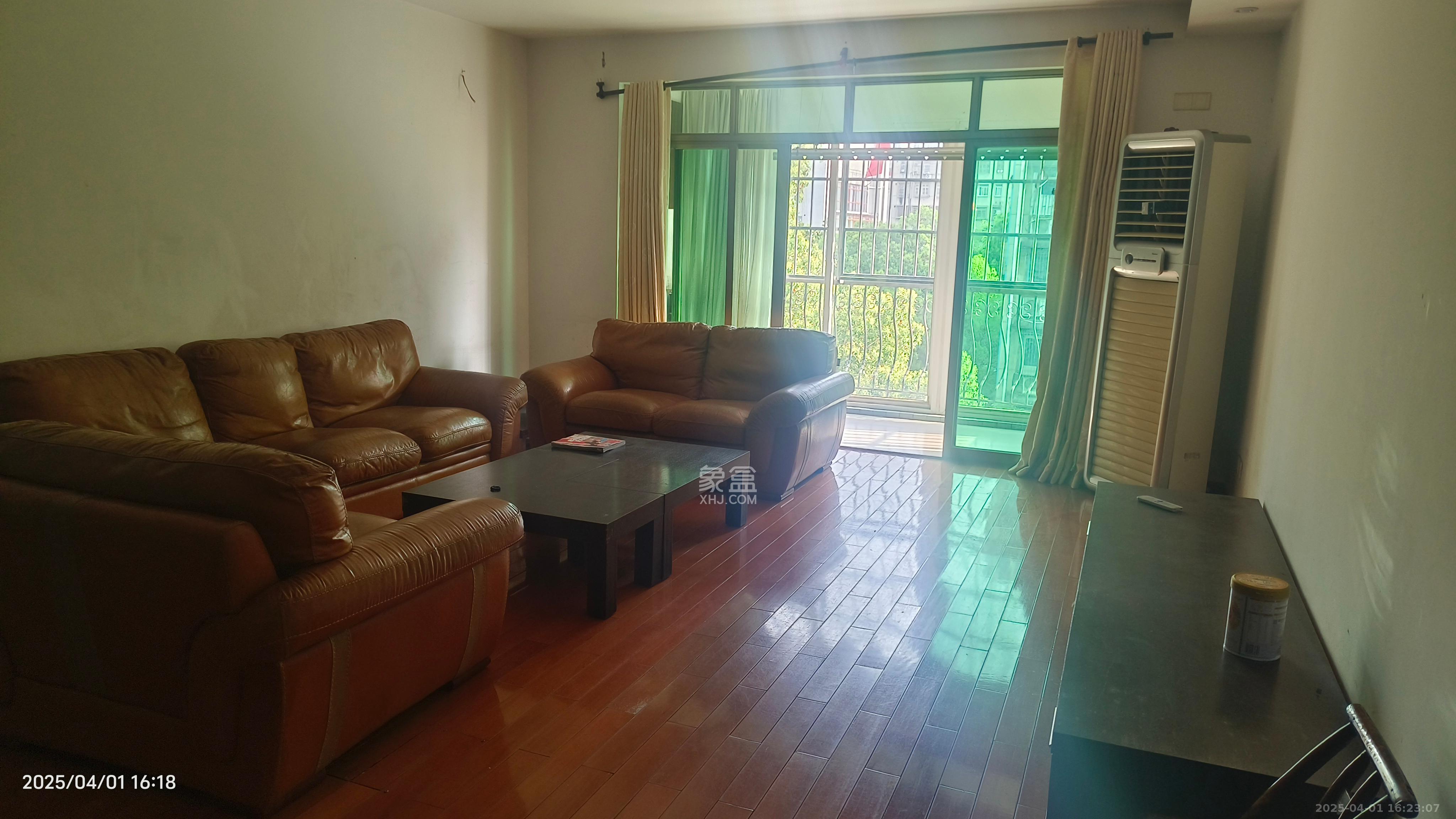 锦泰家园(锦泰商务大厦) 3室2厅2卫 2800.0元/月 锦泰家园(锦泰商务大厦) 3室2厅2卫 2800.0元/月室内图