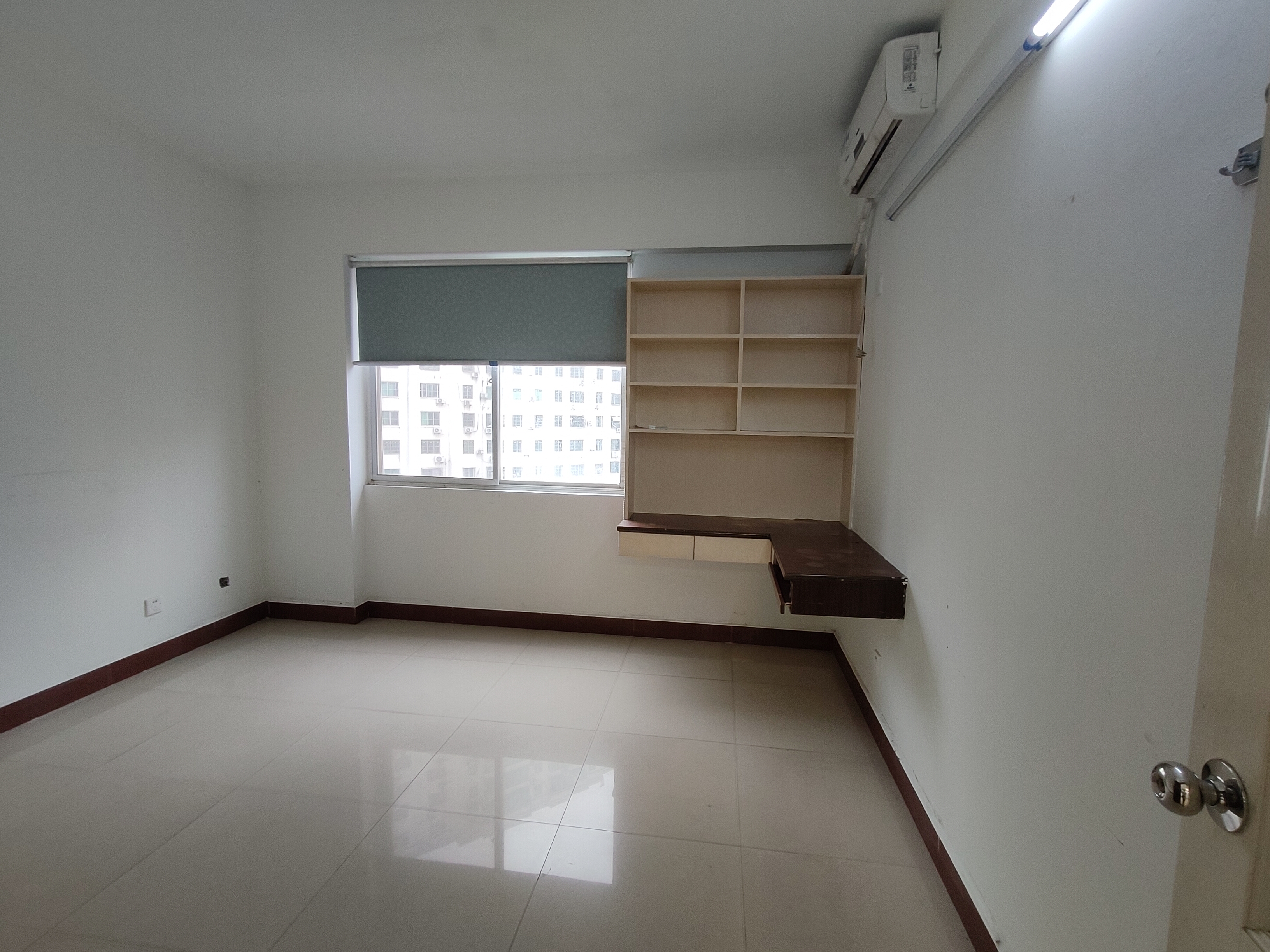 中盐大厦  3室2厅2卫   2900.00元/月室内图