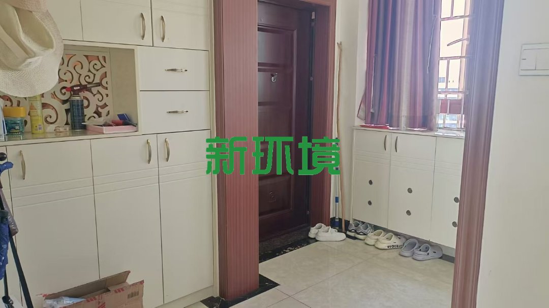 华天城小区  3室2厅2卫   98.00万客厅