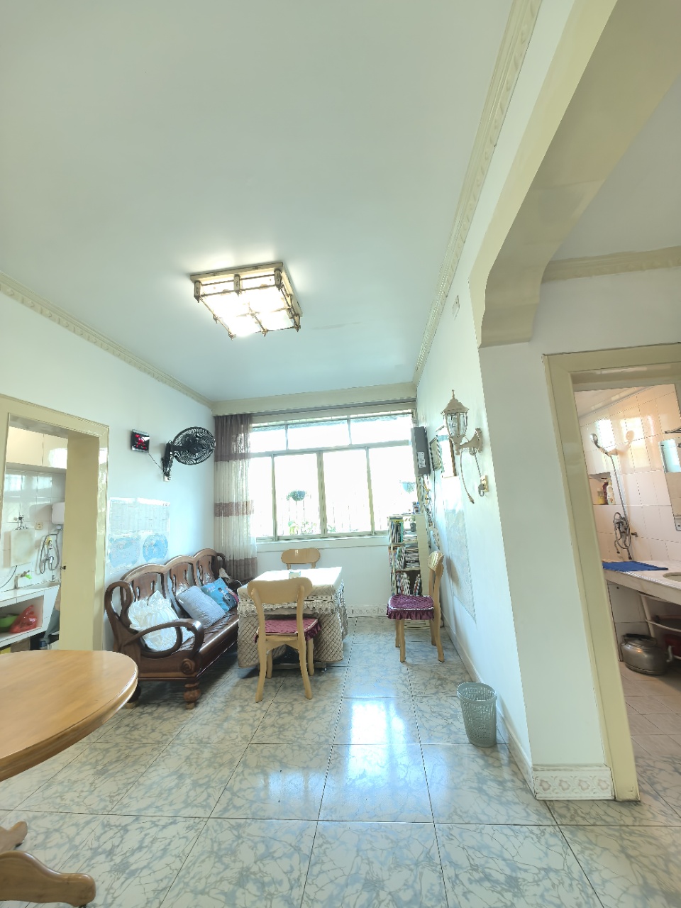 市人大政协机关大院住宅区(老市委) 4室2厅2卫 69.8万 市人大政协机关大院住宅区(老市委) 4室2厅2卫 69.8万客厅