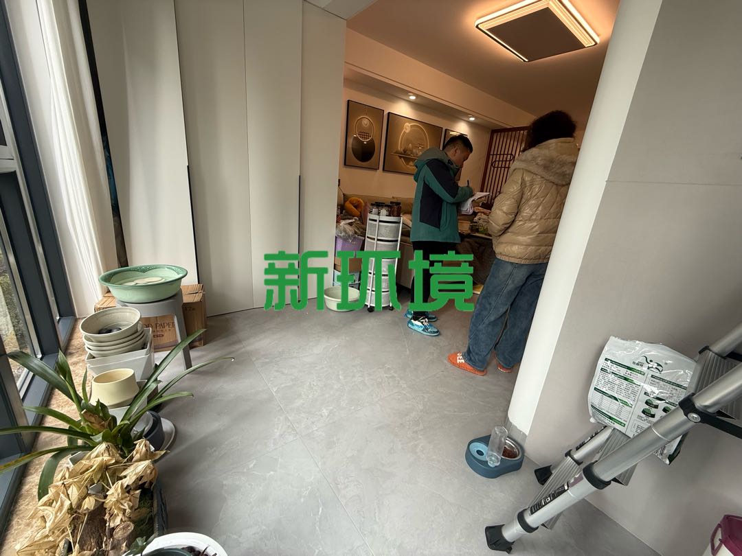荣盛花语书院  3室2厅2卫   88.00万客厅