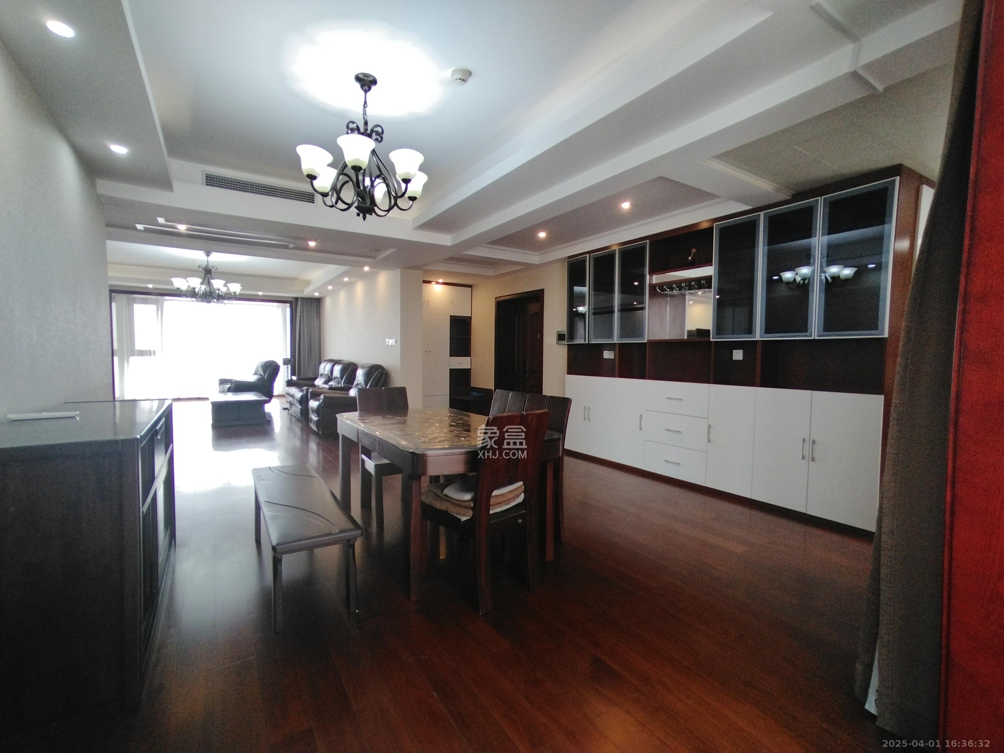 世茂外滩里(世茂铂翠湾三期) 4室2厅3卫 12800.0元/月 世茂外滩里(世茂铂翠湾三期) 4室2厅3卫 12800.0元/月室内图