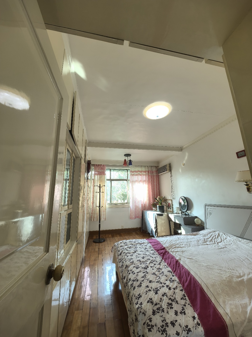 市人大政协机关大院住宅区(老市委) 4室2厅2卫 69.8万 市人大政协机关大院住宅区(老市委) 4室2厅2卫 69.8万客厅