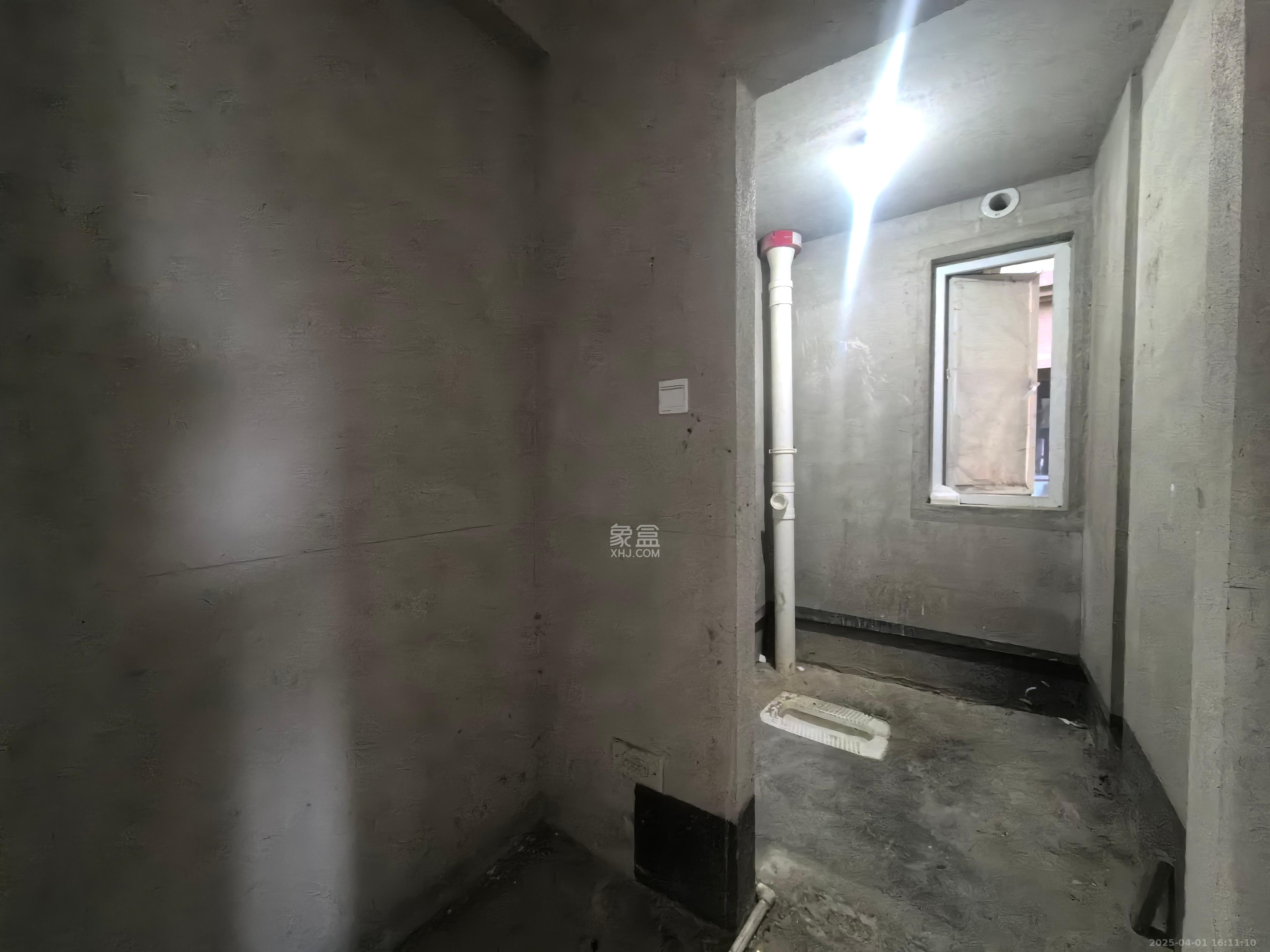 荣盛花语城 3室2厅2卫 1200.0元/月 荣盛花语城 3室2厅2卫 1200.0元/月室内图