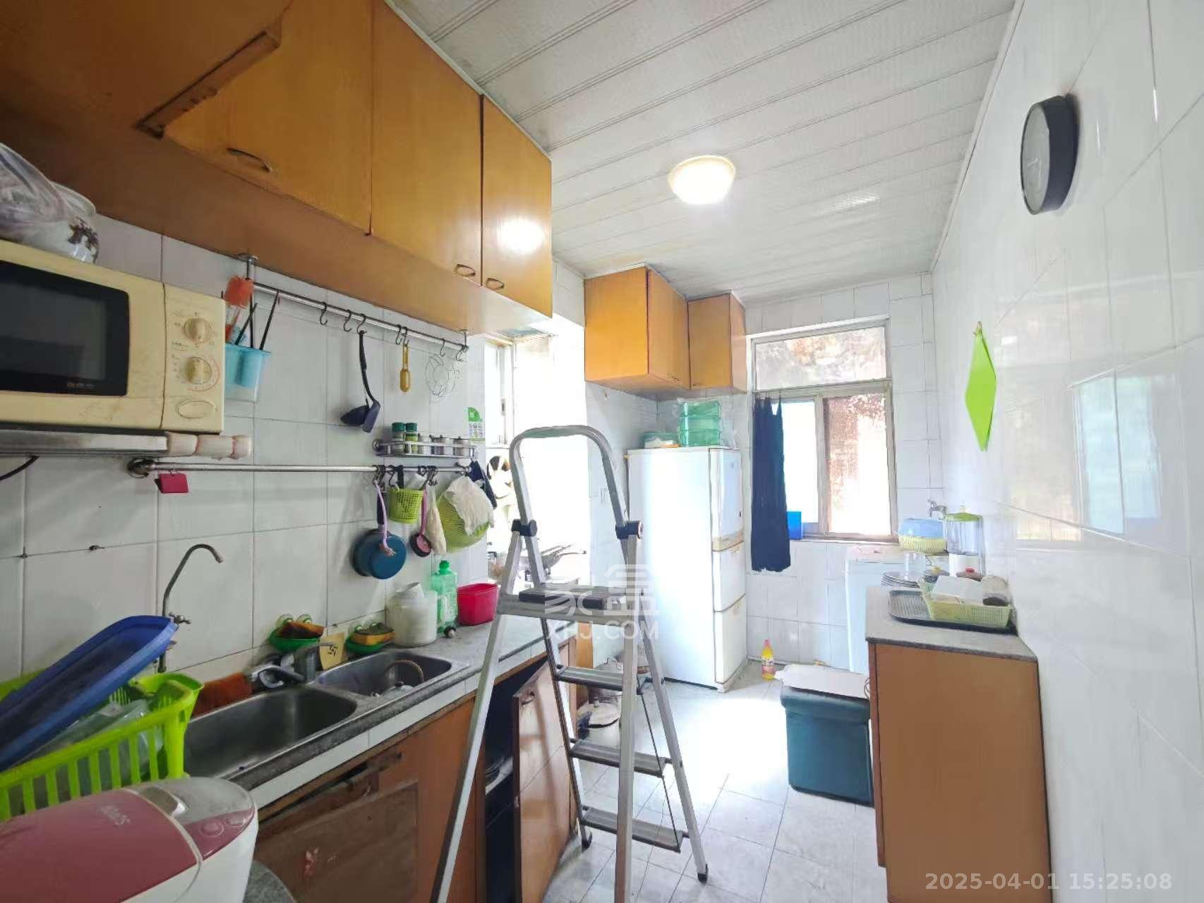 华达家园 3室2厅1卫 1400.0元/月 华达家园 3室2厅1卫 1400.0元/月室内图