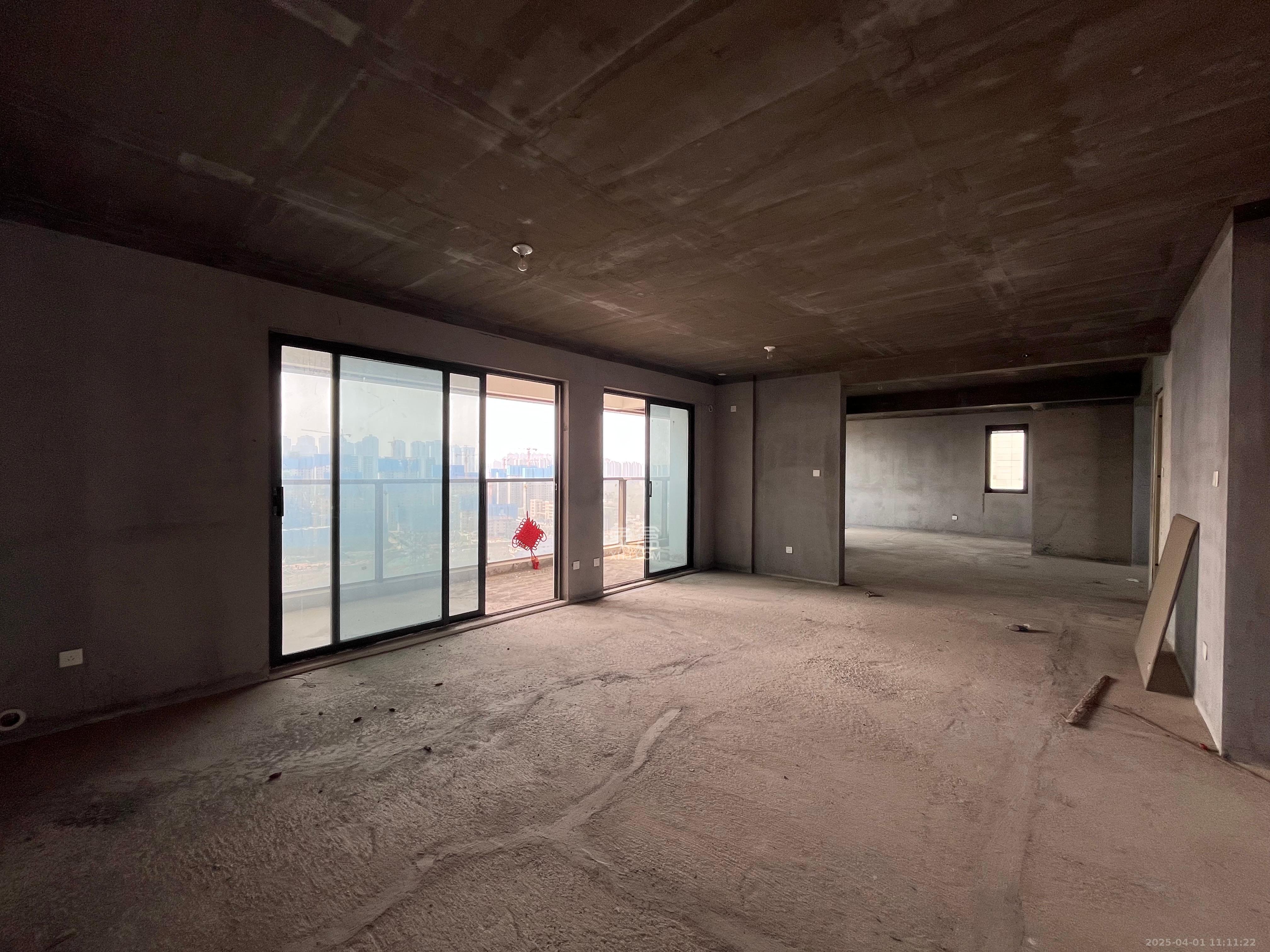 中交中央公园D5区 5室2厅2卫 1900.0元/月 中交中央公园D5区 5室2厅2卫 1900.0元/月室内图