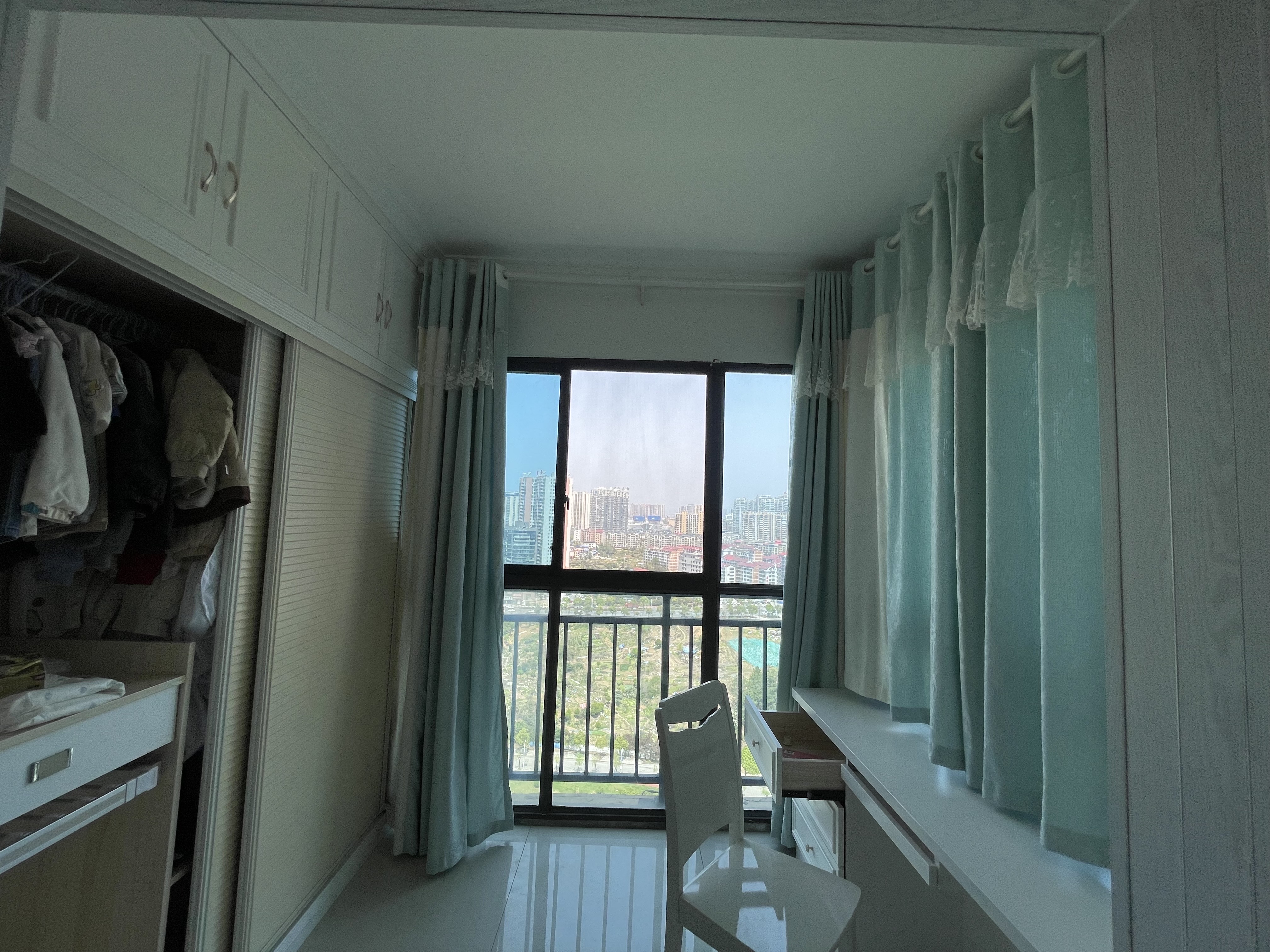 湾田家园 4室2厅2卫 80.8万 湾田家园 4室2厅2卫 80.8万阳台