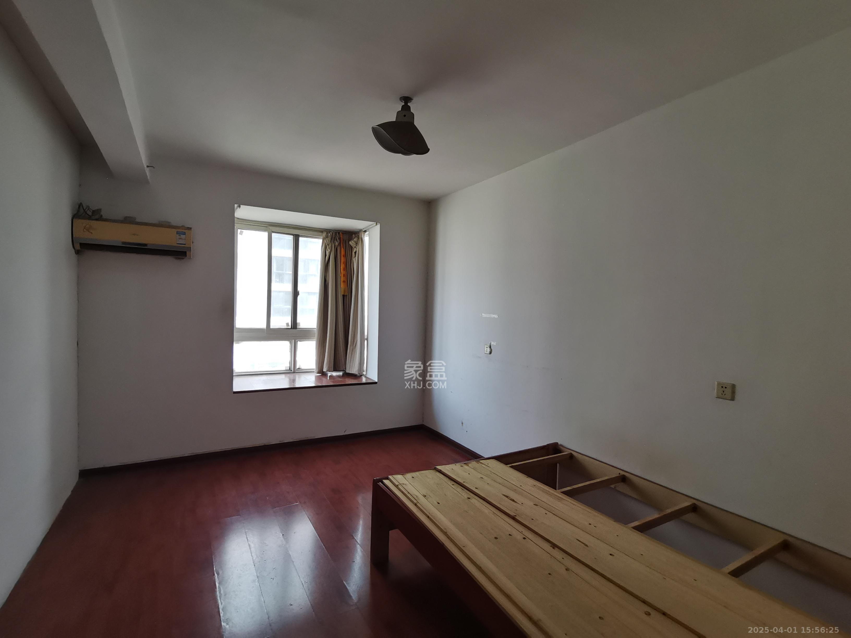 丽景新贵  3室2厅1卫   2400.00元/月室内图