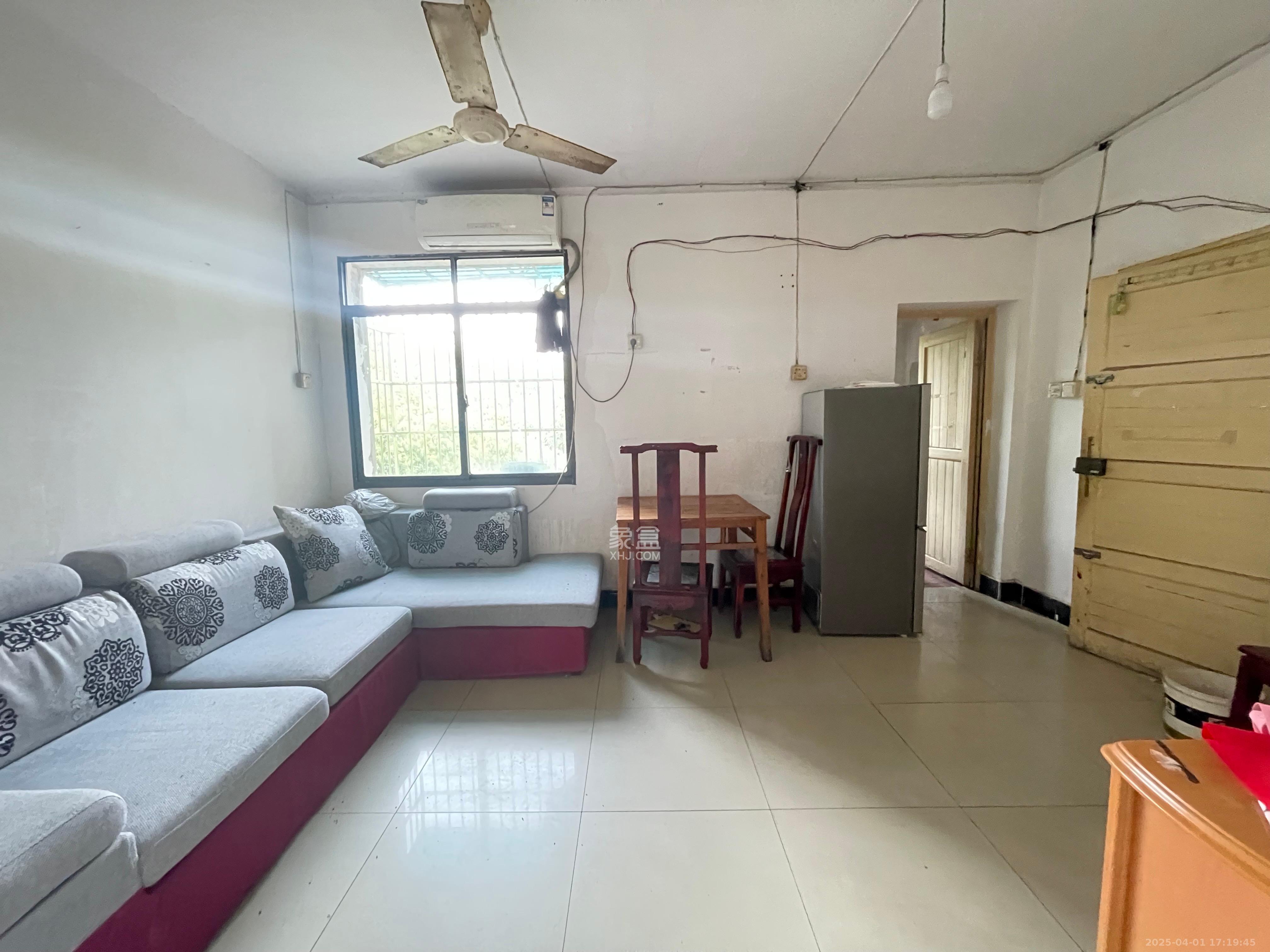 茶园坡社区(原王家冲社区) 2室2厅1卫 1100.0元/月 茶园坡社区(原王家冲社区) 2室2厅1卫 1100.0元/月室内图