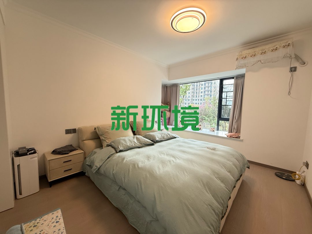 荣盛花语书院  3室2厅2卫   88.00万客厅