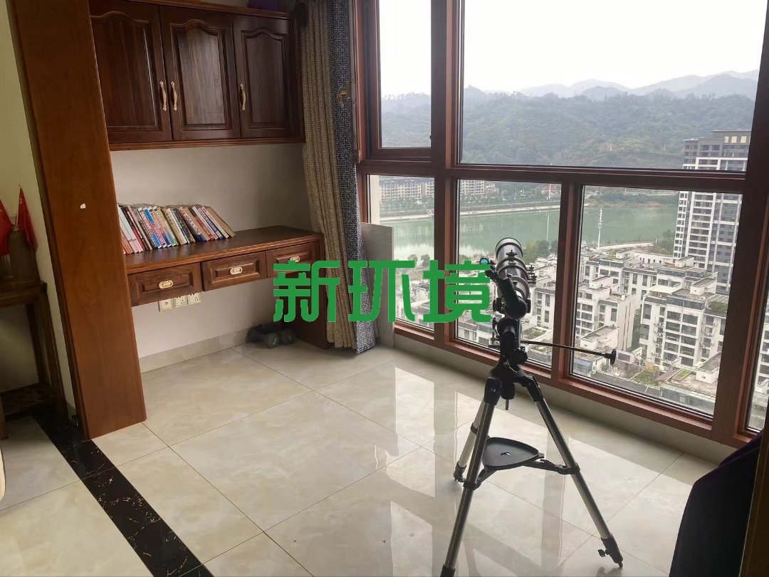 东岳新外滩  3室2厅2卫   89.80万客厅