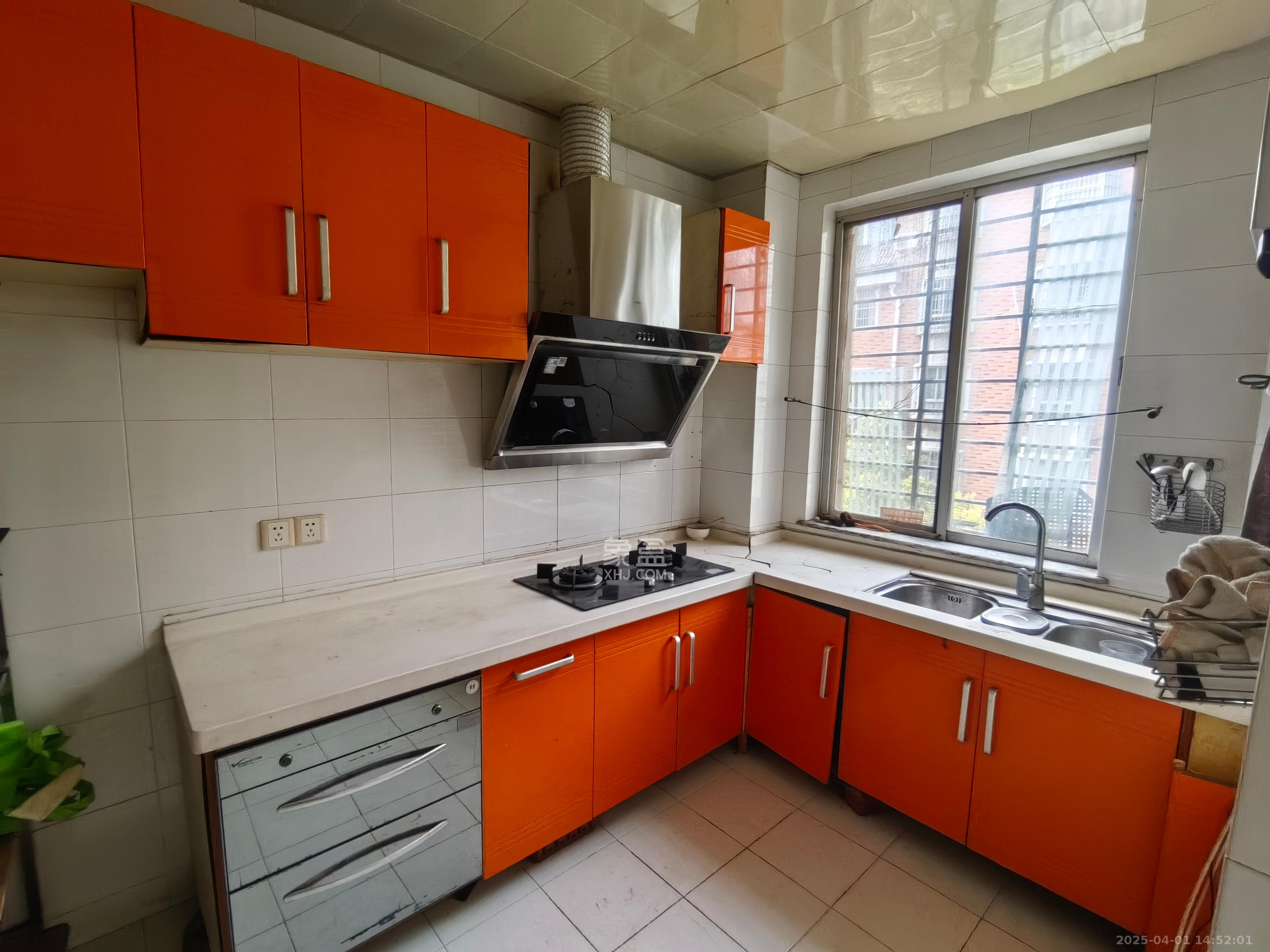 岚园新城 3室2厅2卫 1300.0元/月 岚园新城 3室2厅2卫 1300.0元/月室内图