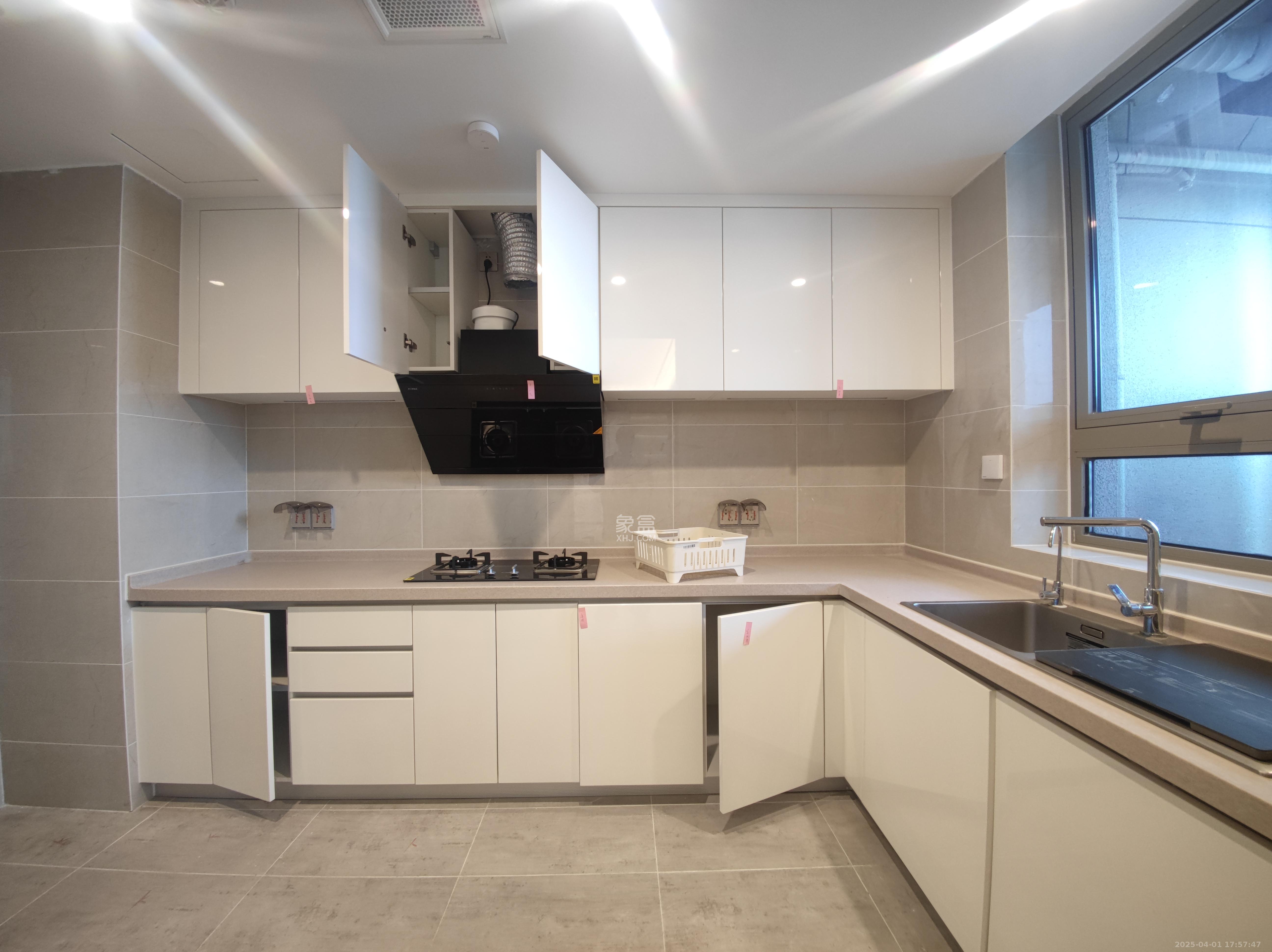 梅溪湖金茂湾 4室2厅2卫 9000.0元/月 梅溪湖金茂湾 4室2厅2卫 9000.0元/月室内图