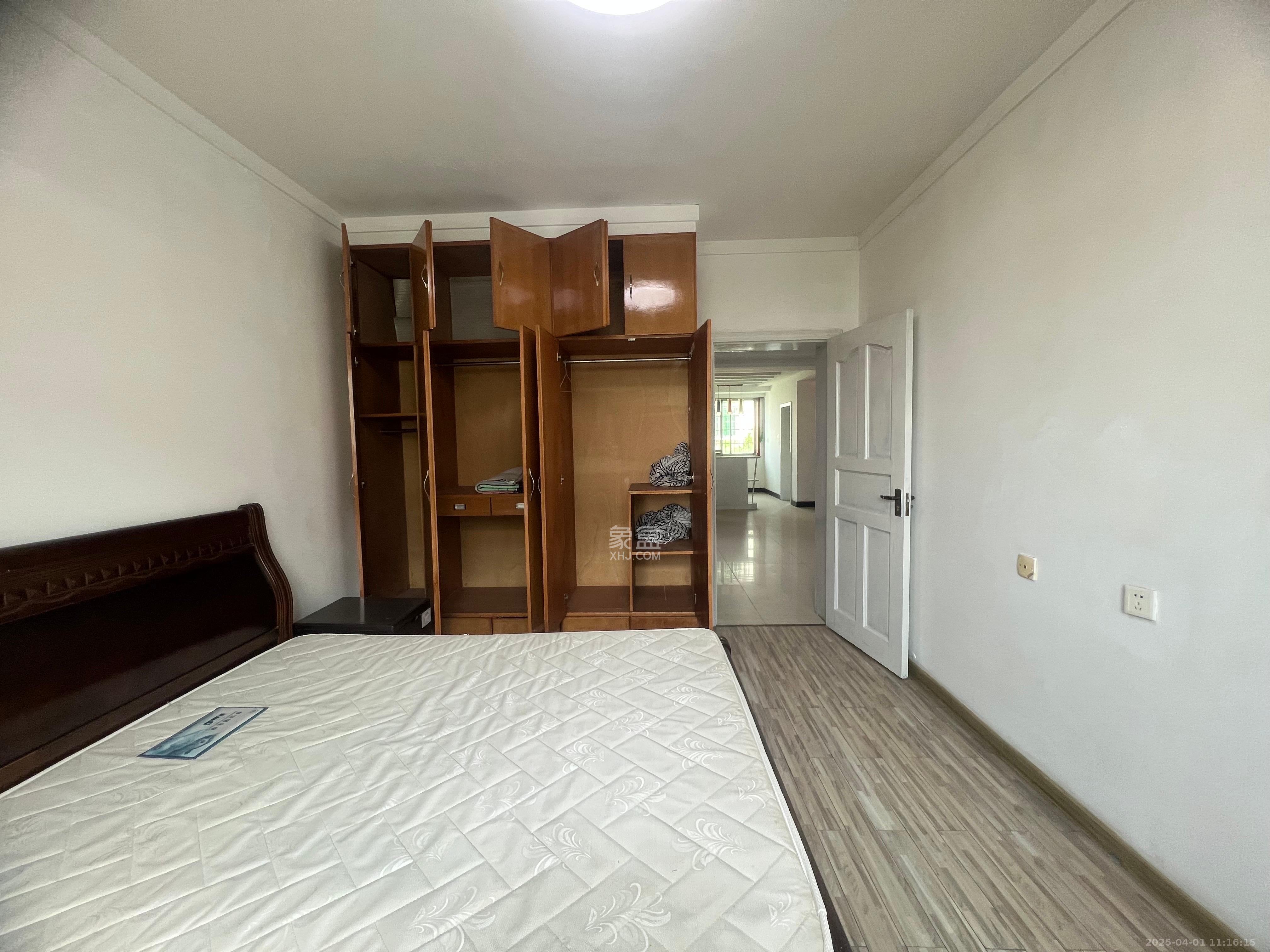 中南汽车世界 3室2厅2卫 1200.0元/月 中南汽车世界 3室2厅2卫 1200.0元/月室内图