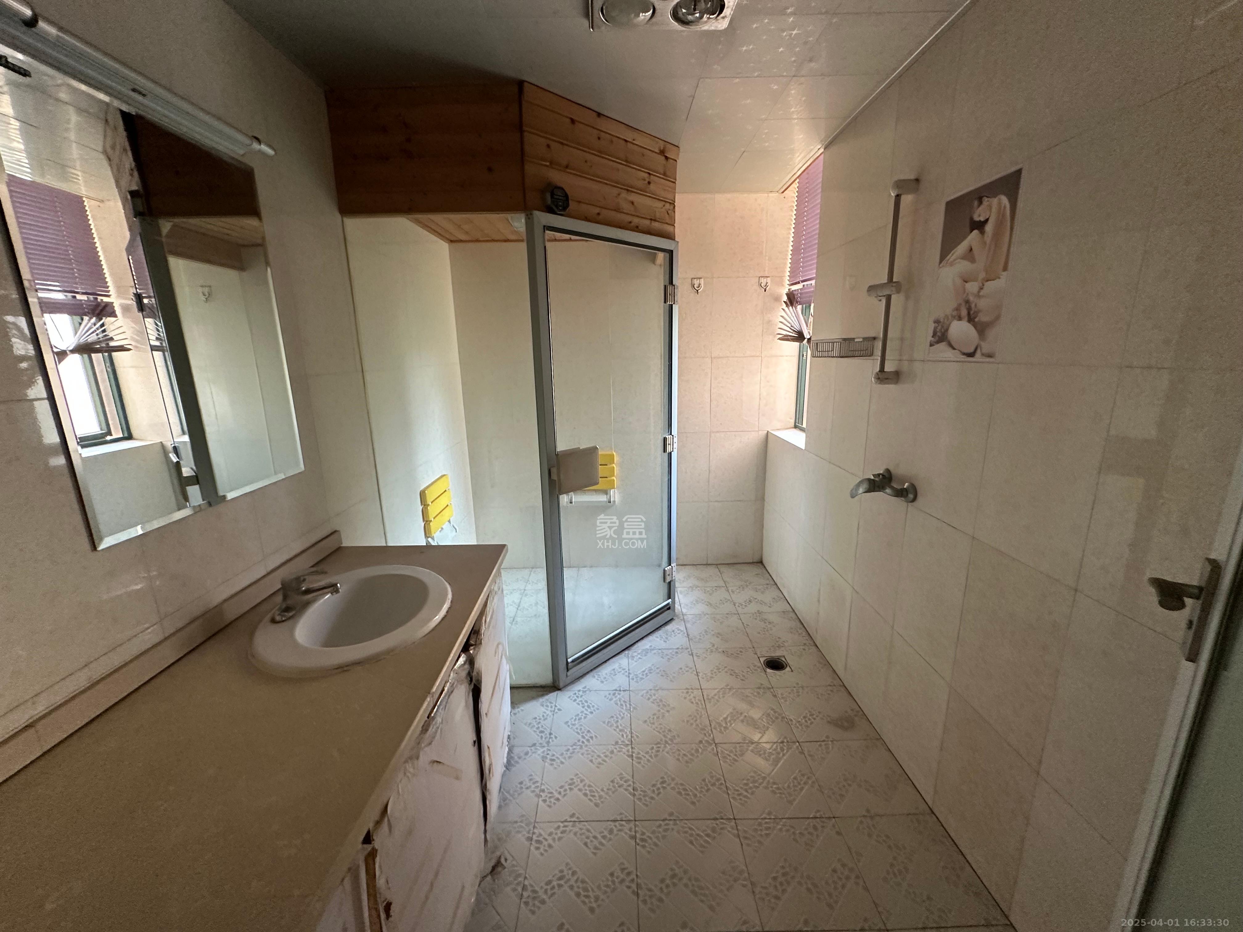 华盛世纪新城 4室2厅2卫 2500.0元/月 华盛世纪新城 4室2厅2卫 2500.0元/月室内图