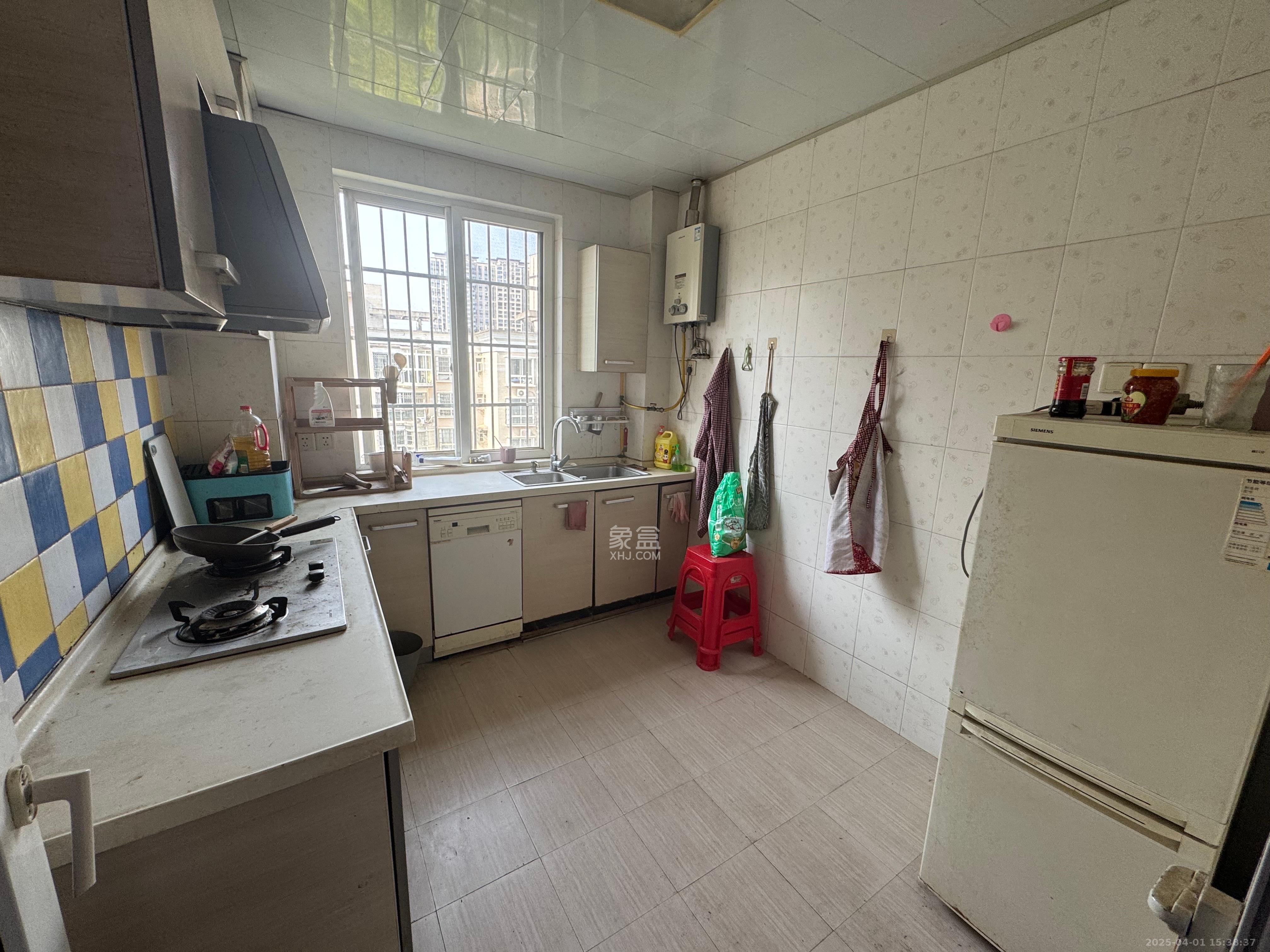 鑫天鑫城  4室2厅1卫    2400.0元/月 鑫天鑫城  4室2厅1卫    2400.0元/月室内图