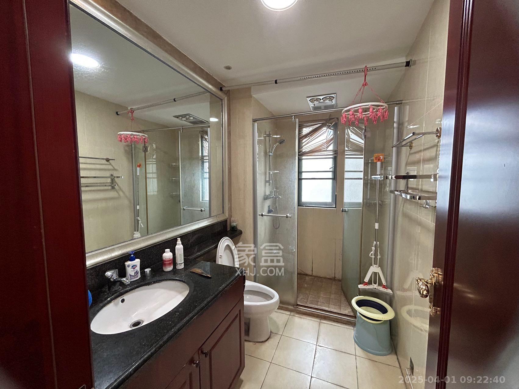 恒大翡翠华庭  3室2厅1卫    2400.0元/月 恒大翡翠华庭  3室2厅1卫    2400.0元/月室内图