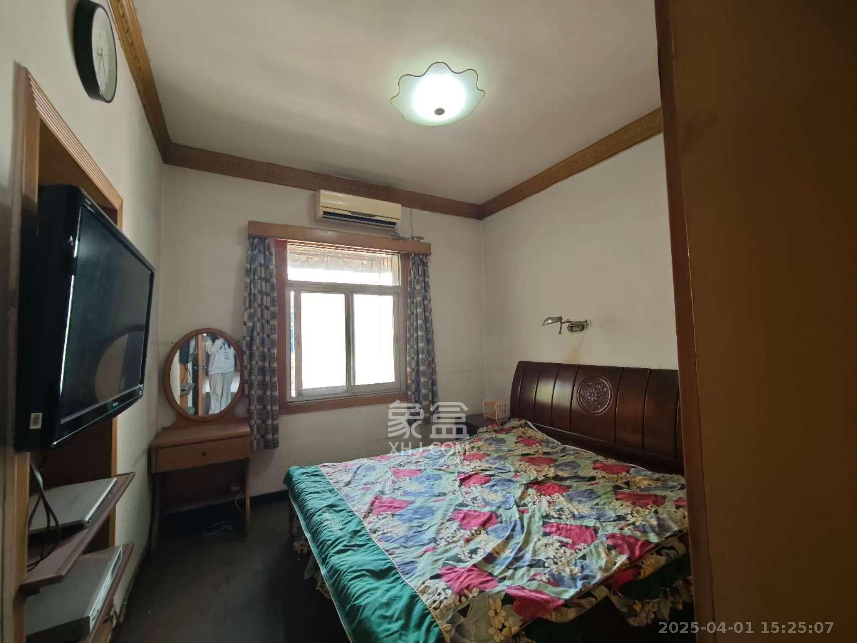 华达家园 3室2厅1卫 1400.0元/月 华达家园 3室2厅1卫 1400.0元/月室内图