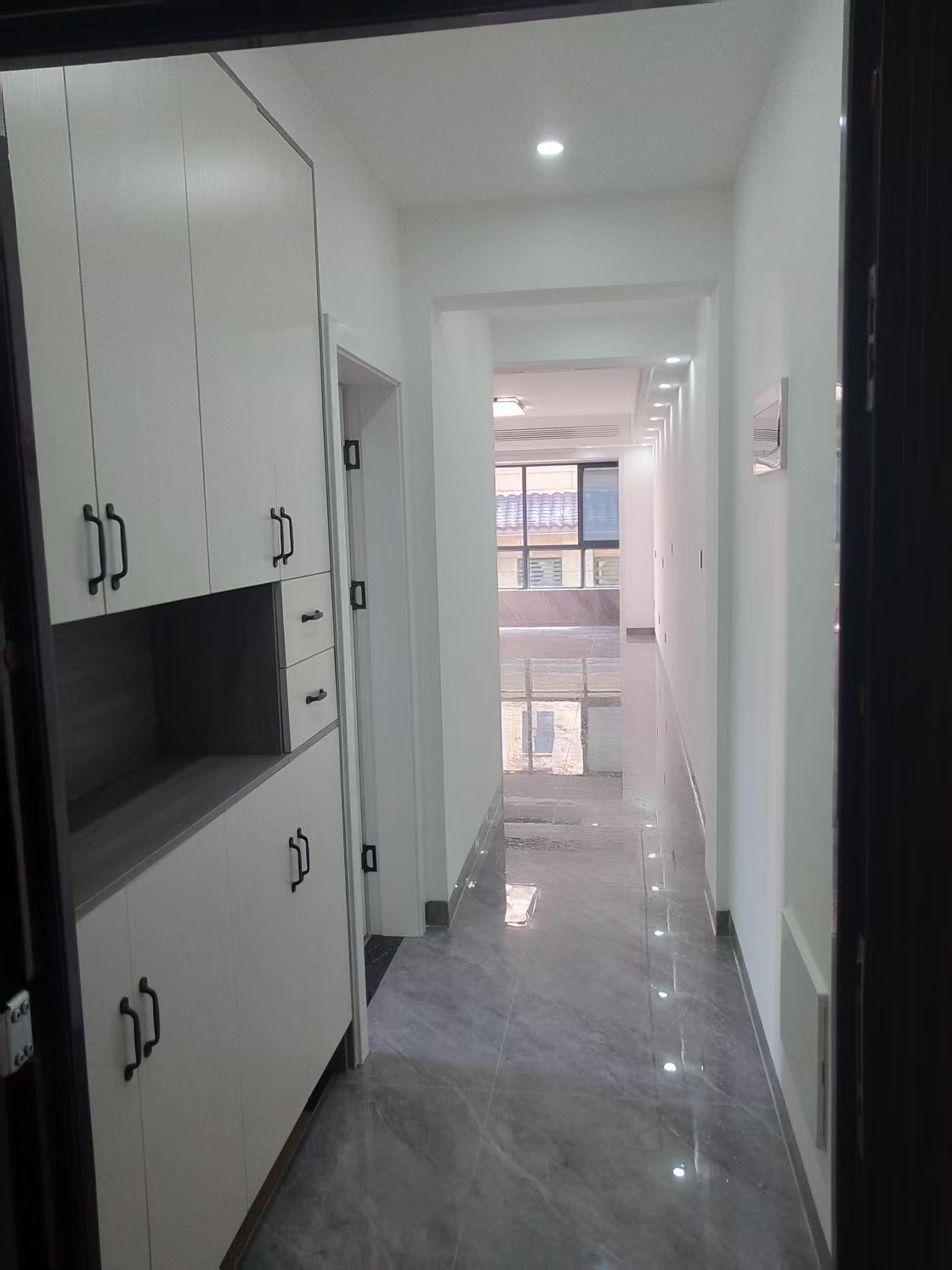 天门中央广场 1室0厅0卫 2500.0元/月 天门中央广场 1室0厅0卫 2500.0元/月室内图