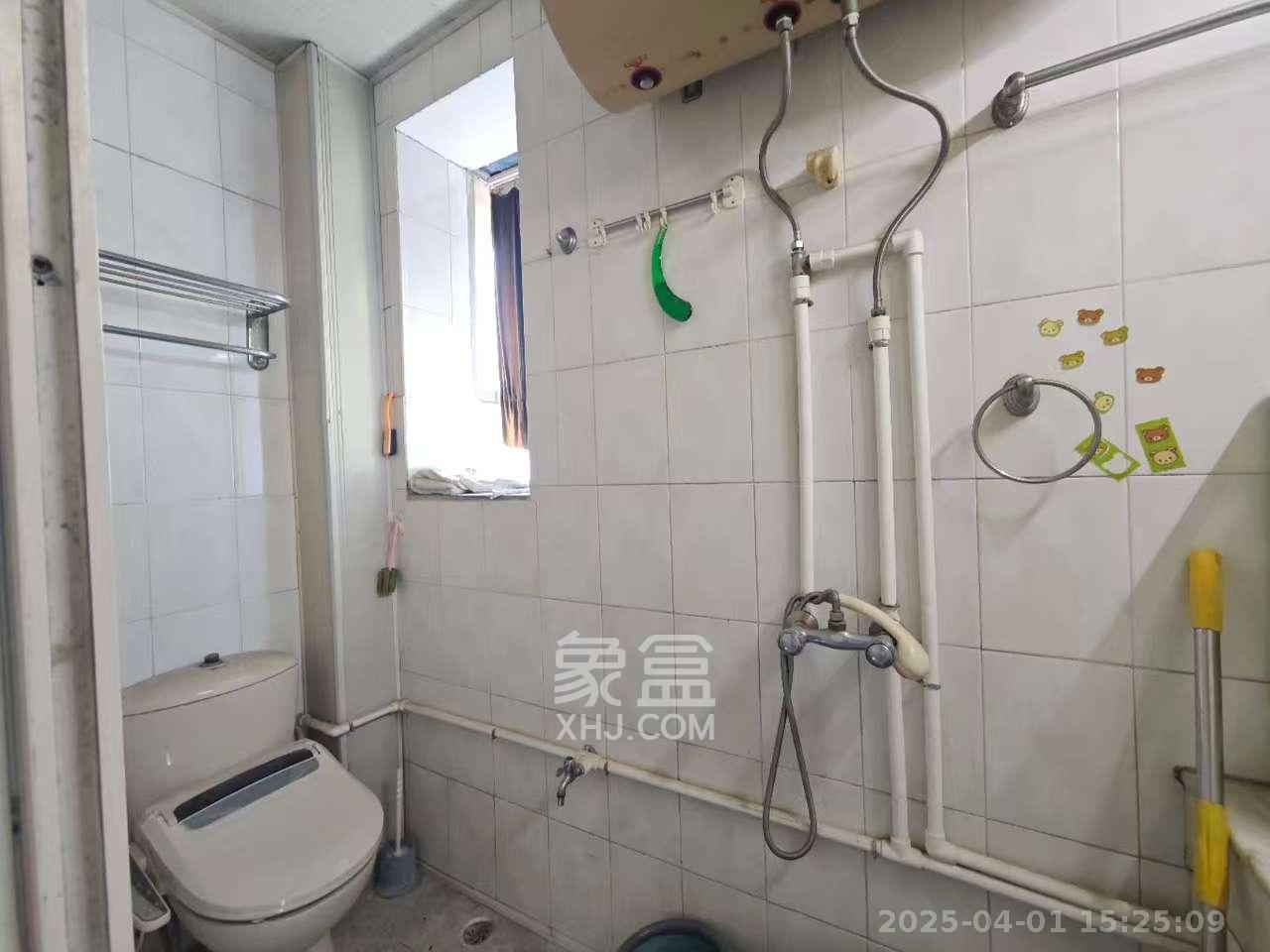 华达家园 3室2厅1卫 1400.0元/月 华达家园 3室2厅1卫 1400.0元/月室内图