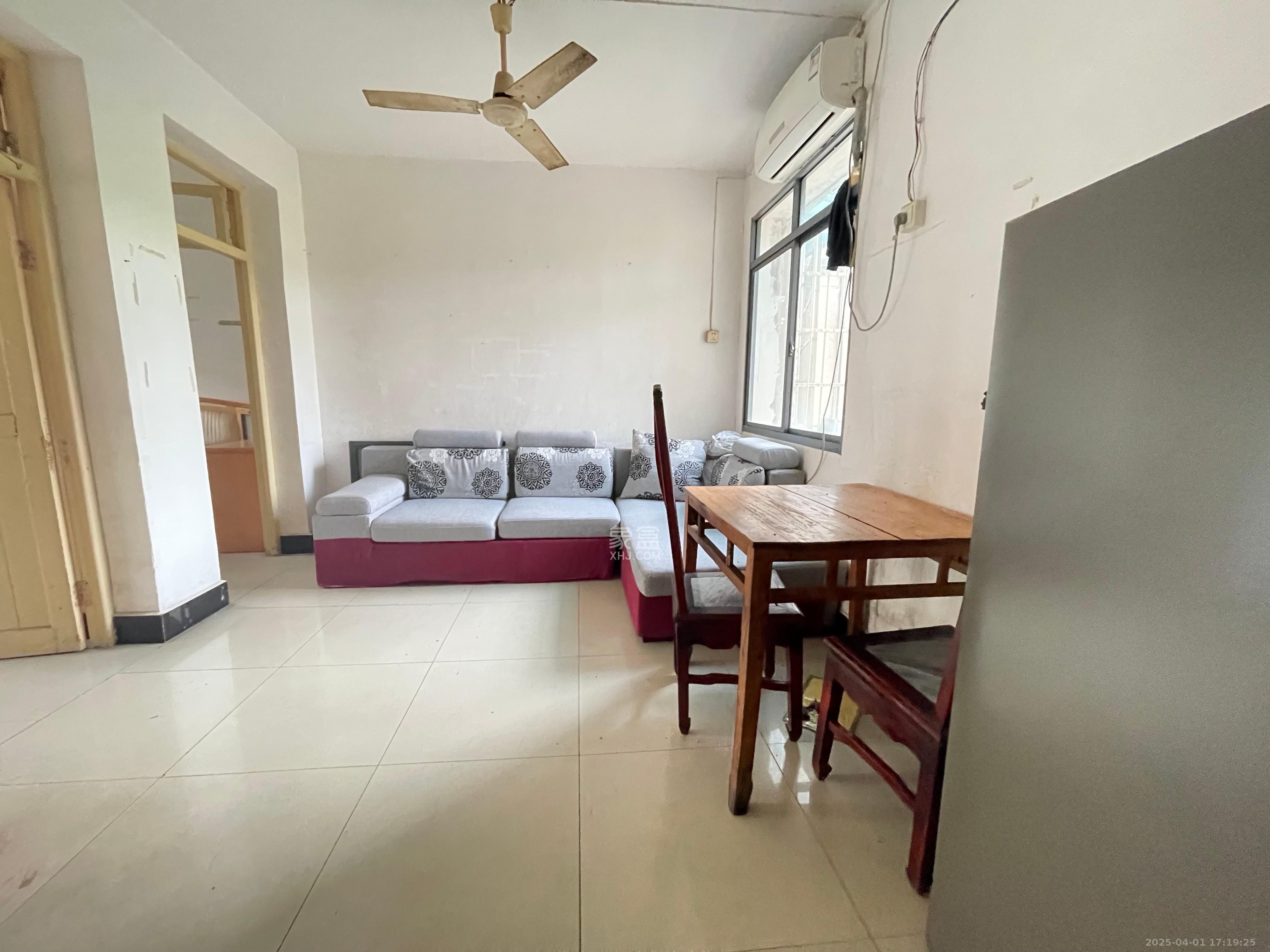 茶园坡社区(原王家冲社区) 2室2厅1卫 1100.0元/月 茶园坡社区(原王家冲社区) 2室2厅1卫 1100.0元/月室内图