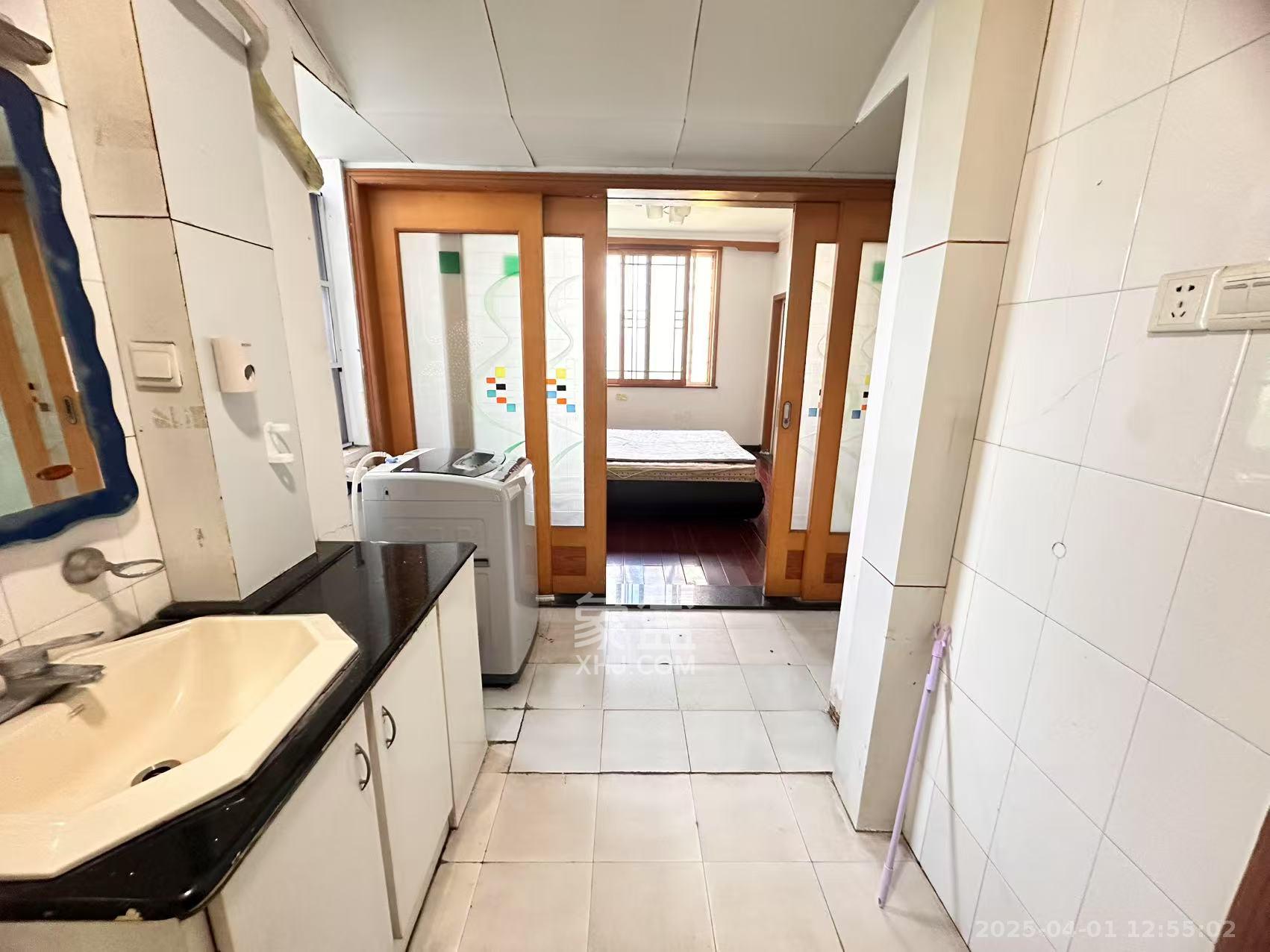 高速公路管理局宿舍 3室2厅2卫 2000.0元/月 高速公路管理局宿舍 3室2厅2卫 2000.0元/月室内图