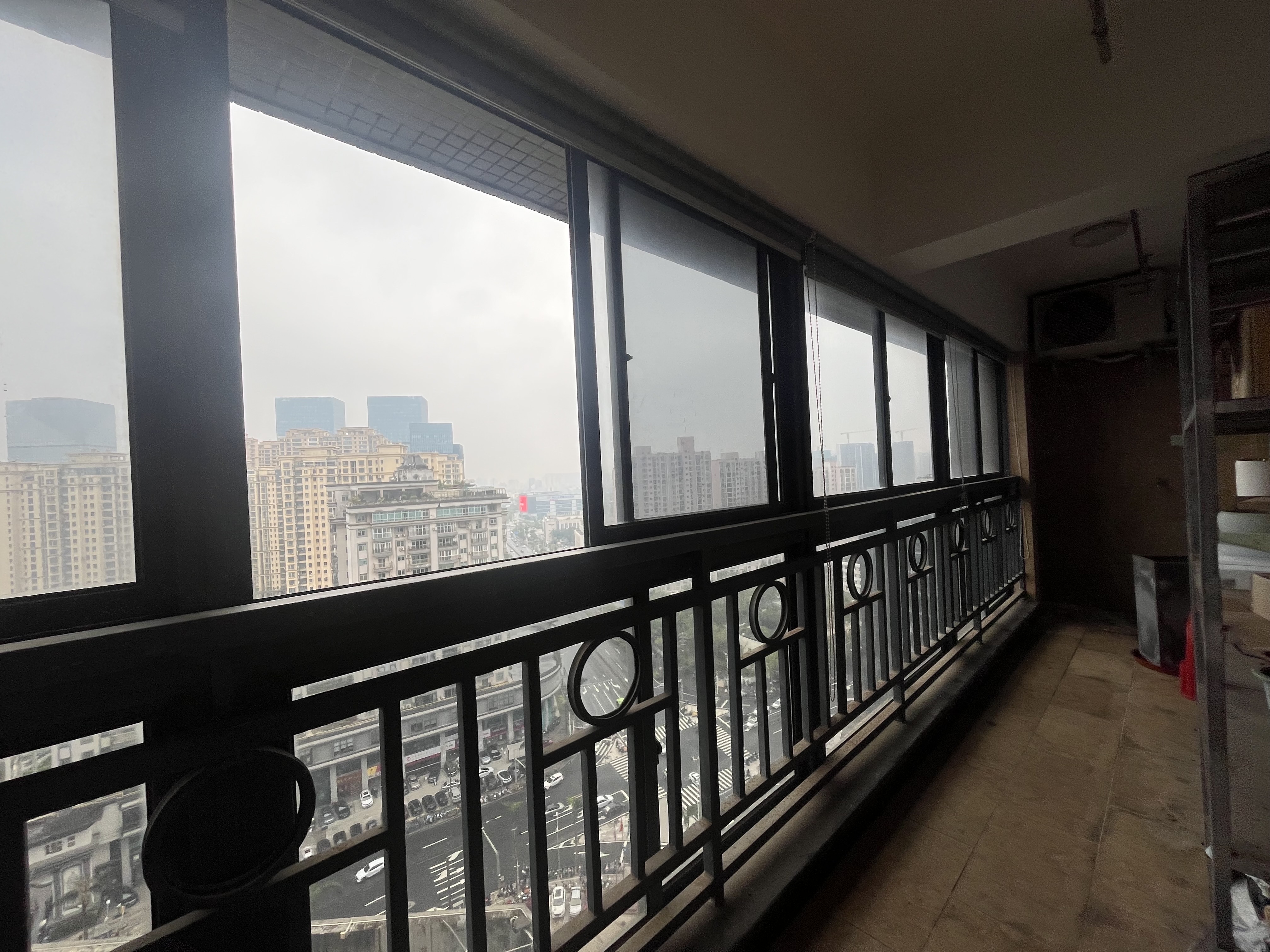 名门广场北区（二期）  3室2厅2卫   195.00万客厅