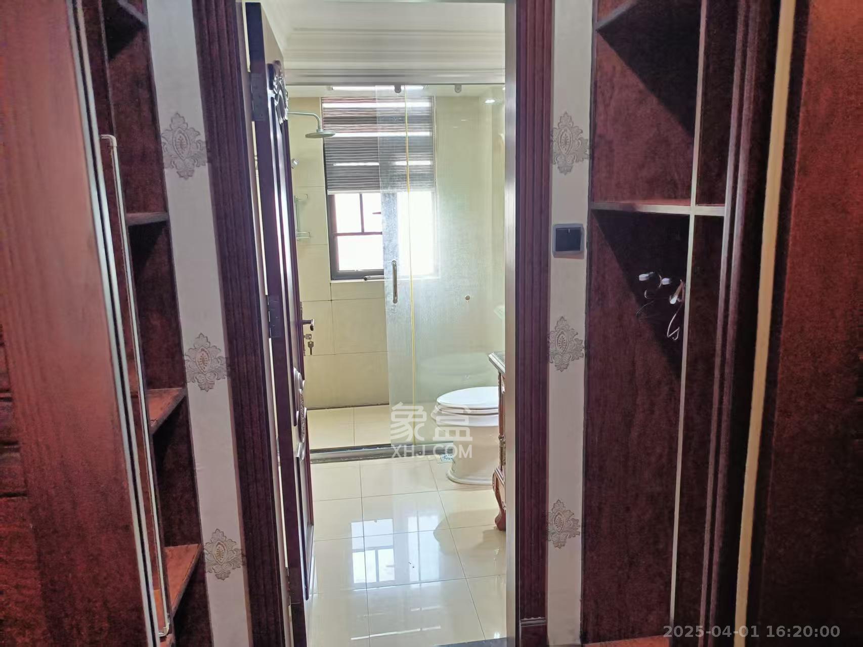 水岸世景 4室2厅2卫 2800.0元/月 水岸世景 4室2厅2卫 2800.0元/月室内图