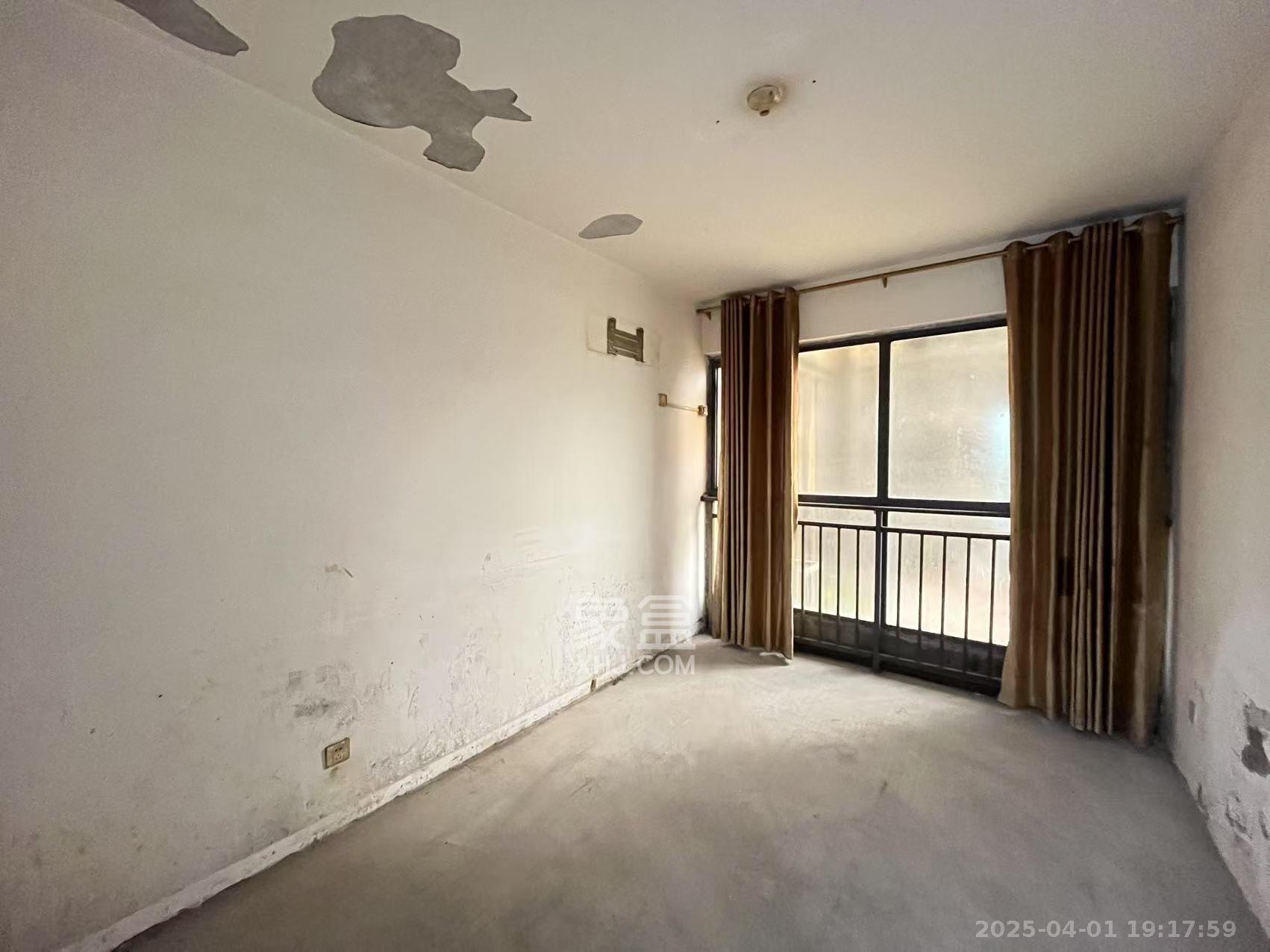 悦湖山 4室2厅1卫 1000.0元/月 悦湖山 4室2厅1卫 1000.0元/月室内图