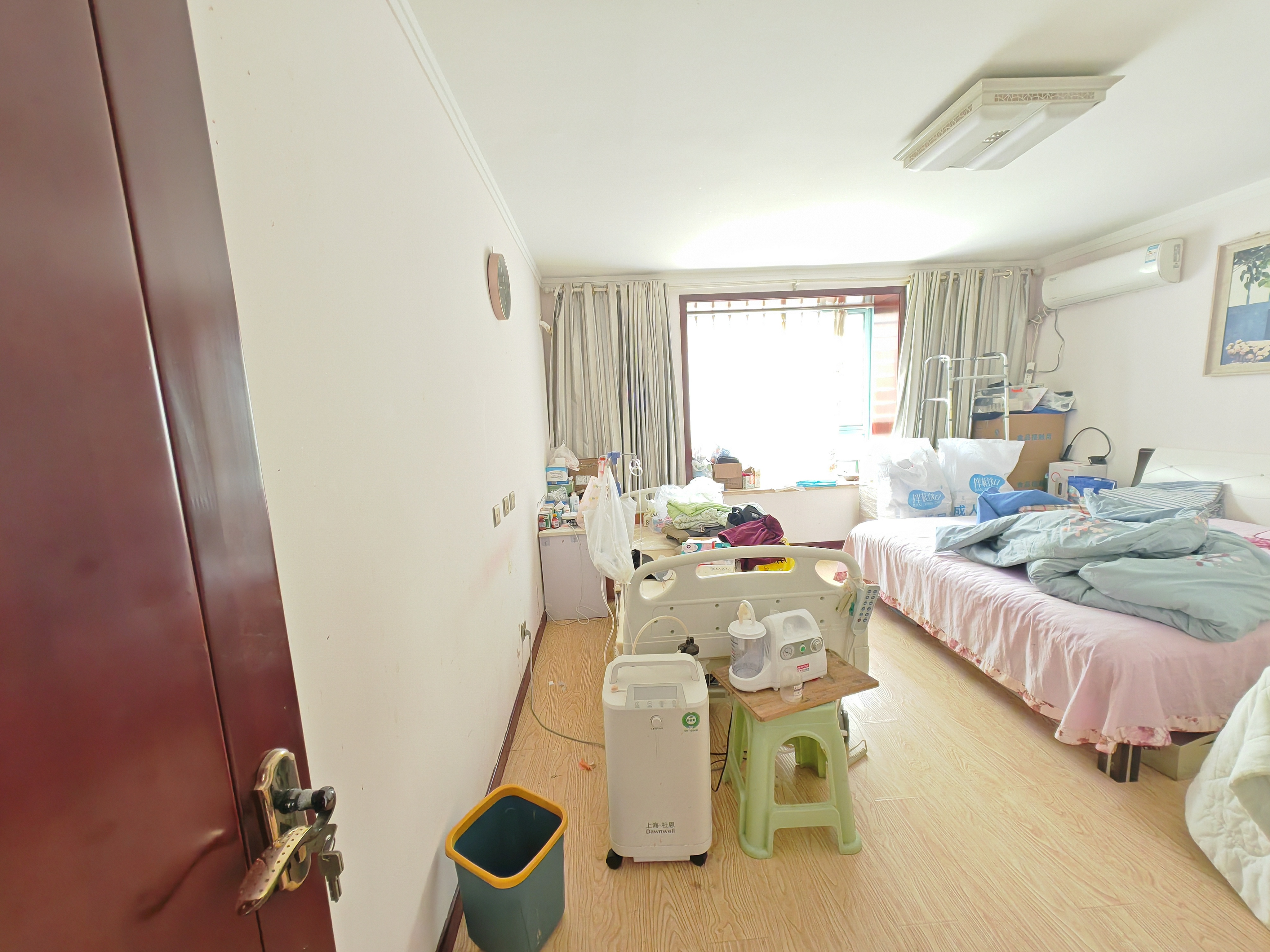 苹果怡园  3室2厅2卫   135.00万客厅