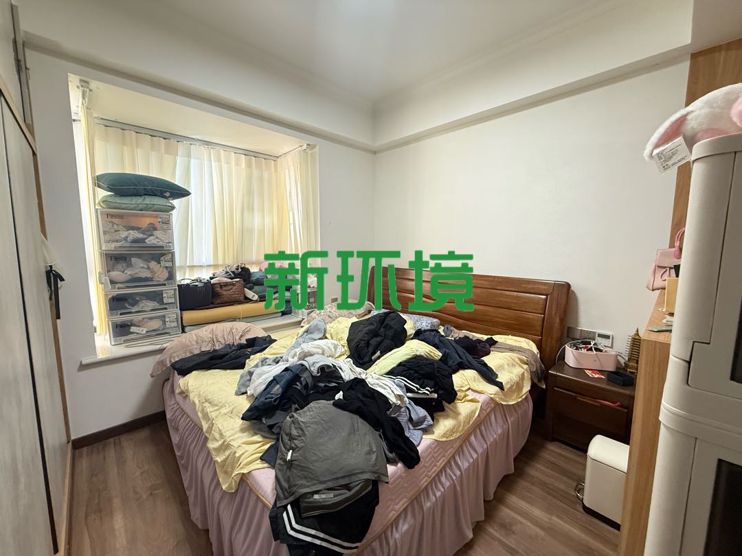 欣花苑  4室2厅2卫   75.00万客厅