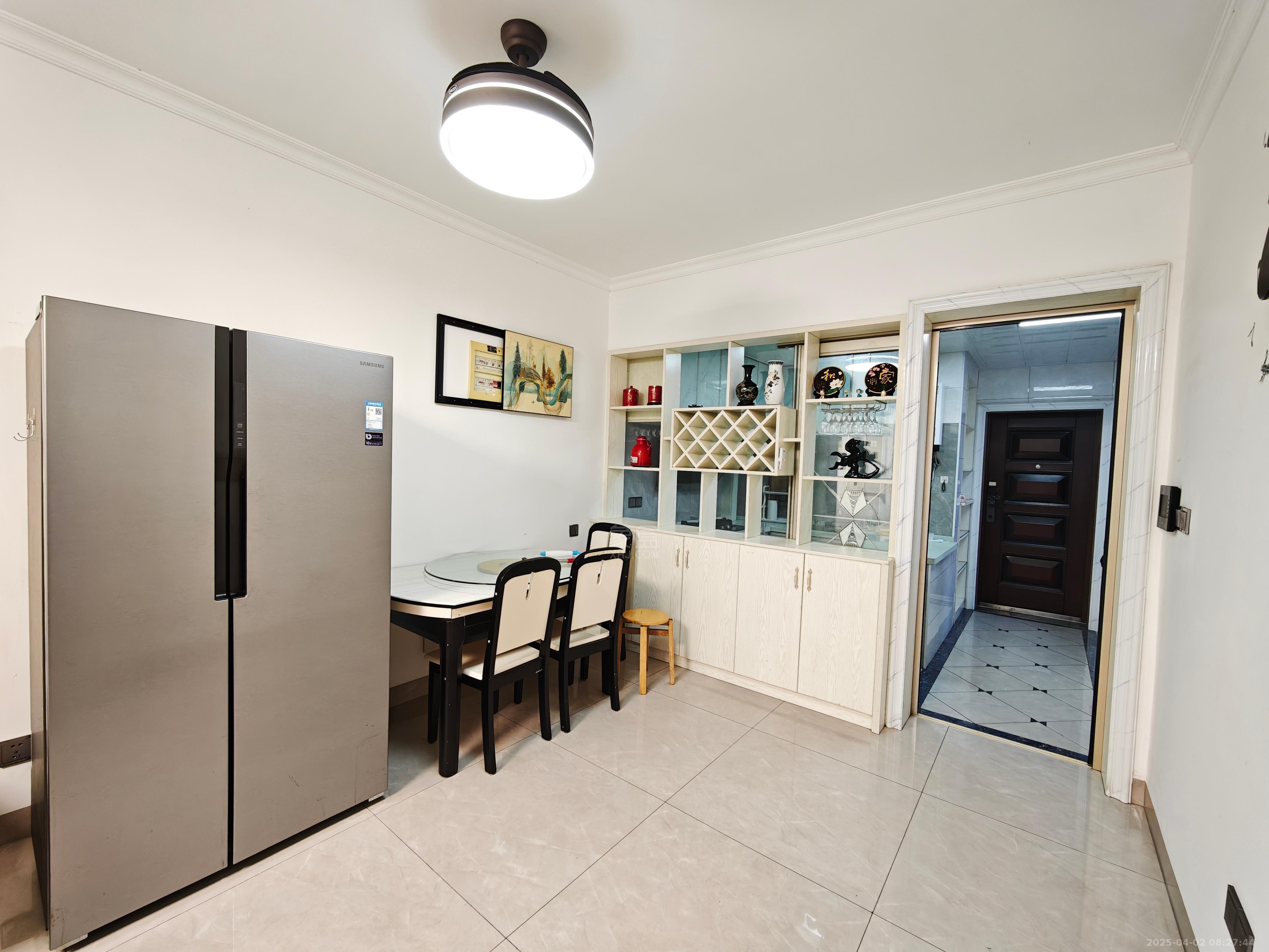 中房天玺湾 3室2厅2卫 1700.0元/月 中房天玺湾 3室2厅2卫 1700.0元/月室内图