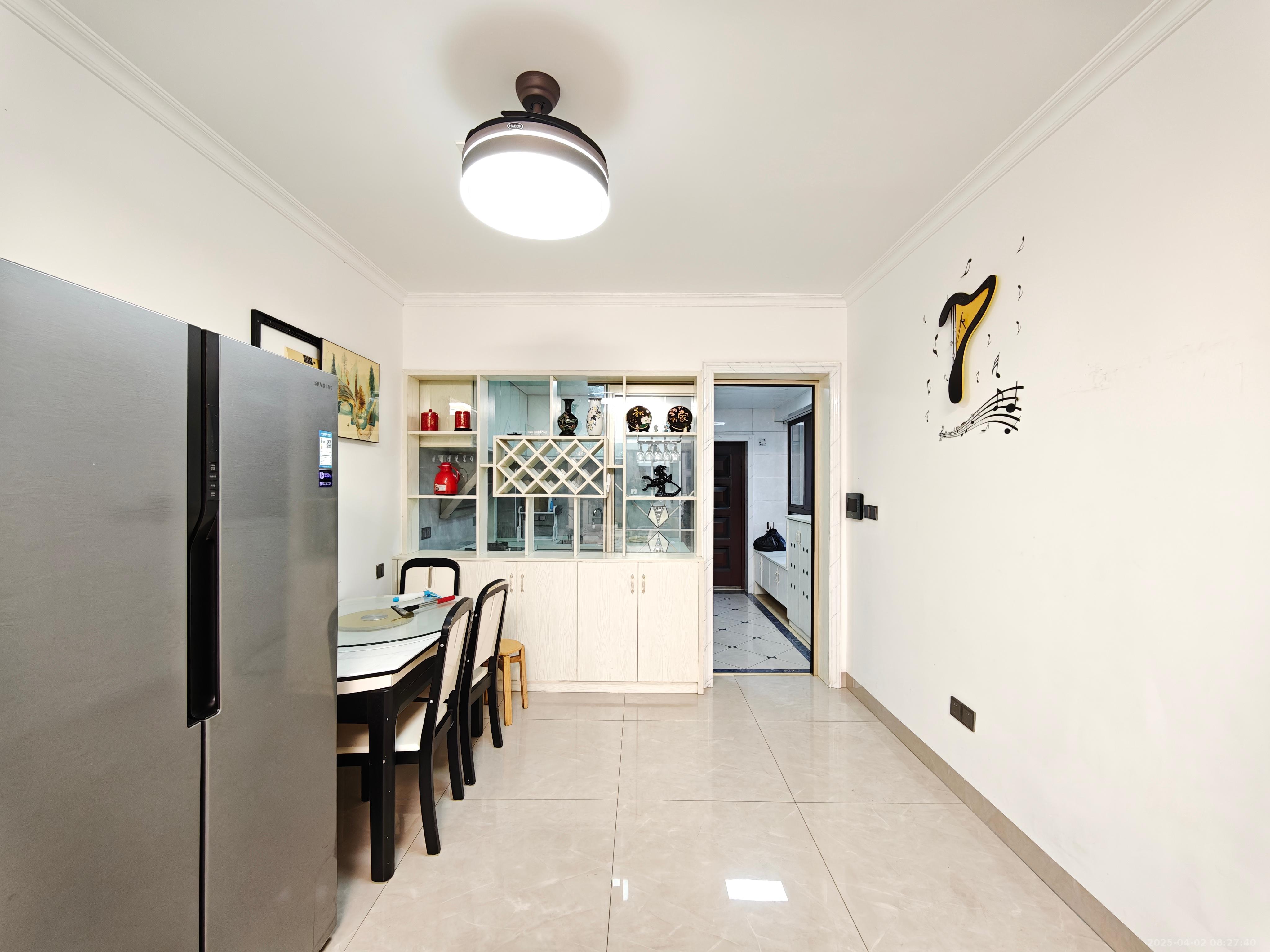 中房天玺湾 3室2厅2卫 1700.0元/月 中房天玺湾 3室2厅2卫 1700.0元/月室内图