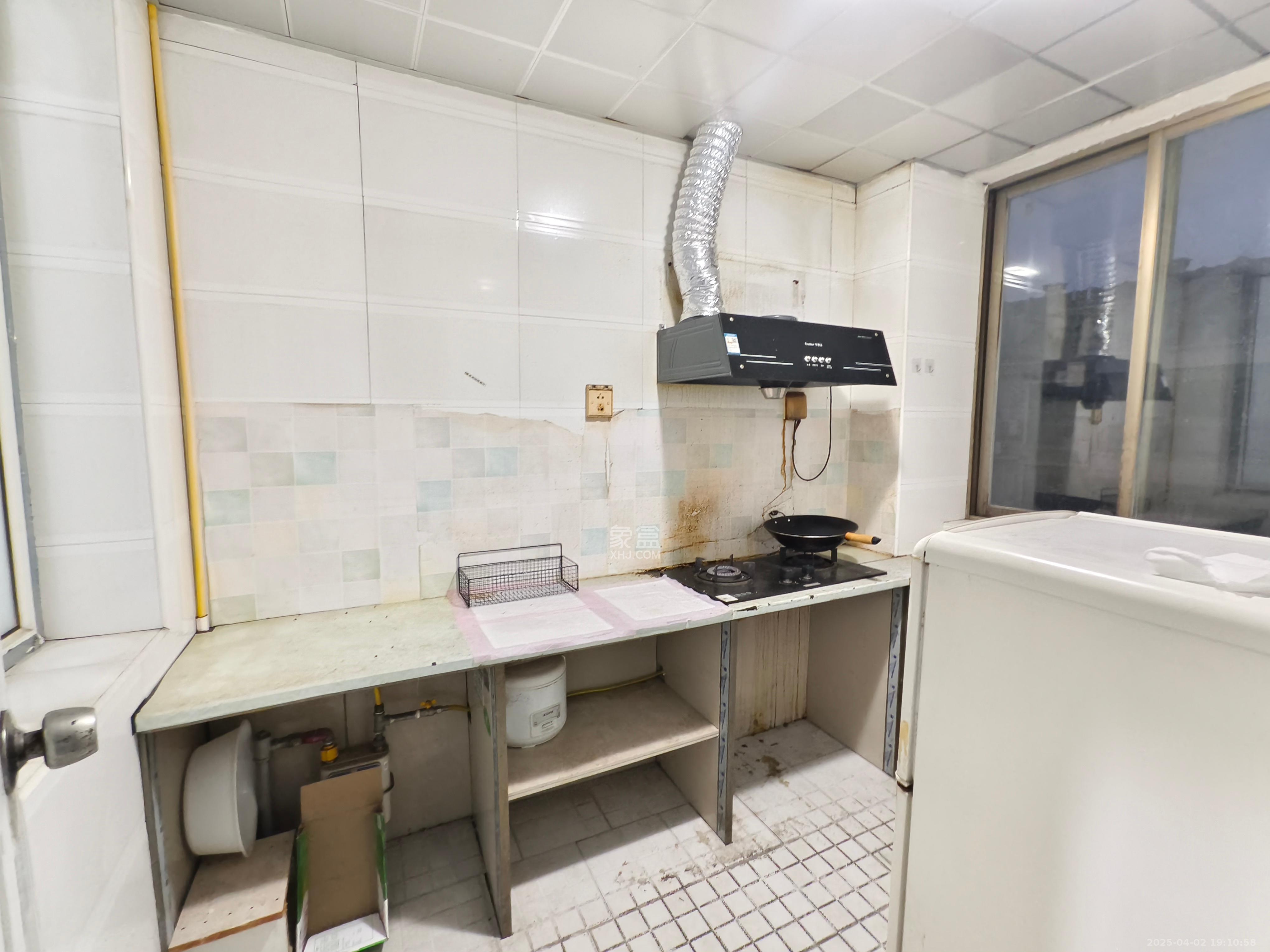 麓谷沐春园 4室2厅1卫 2200.0元/月 麓谷沐春园 4室2厅1卫 2200.0元/月室内图