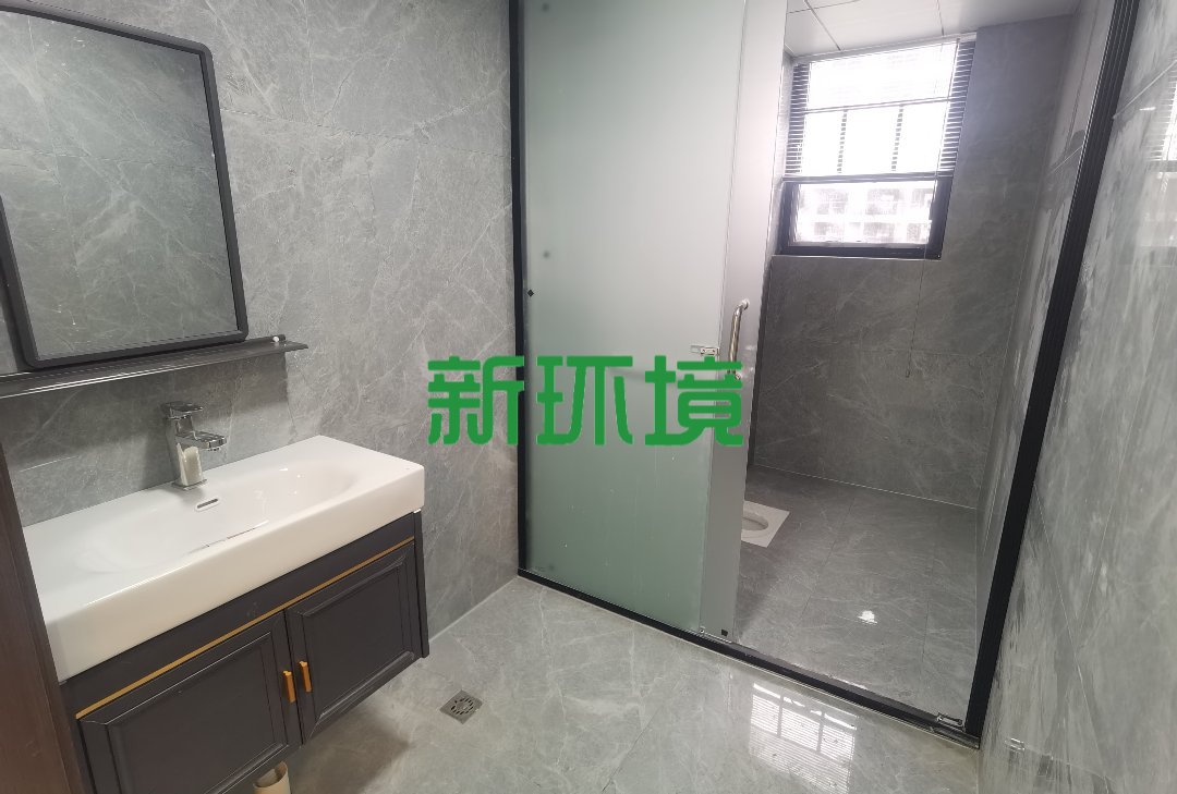 靛达广场  4室2厅2卫   105.00万客厅