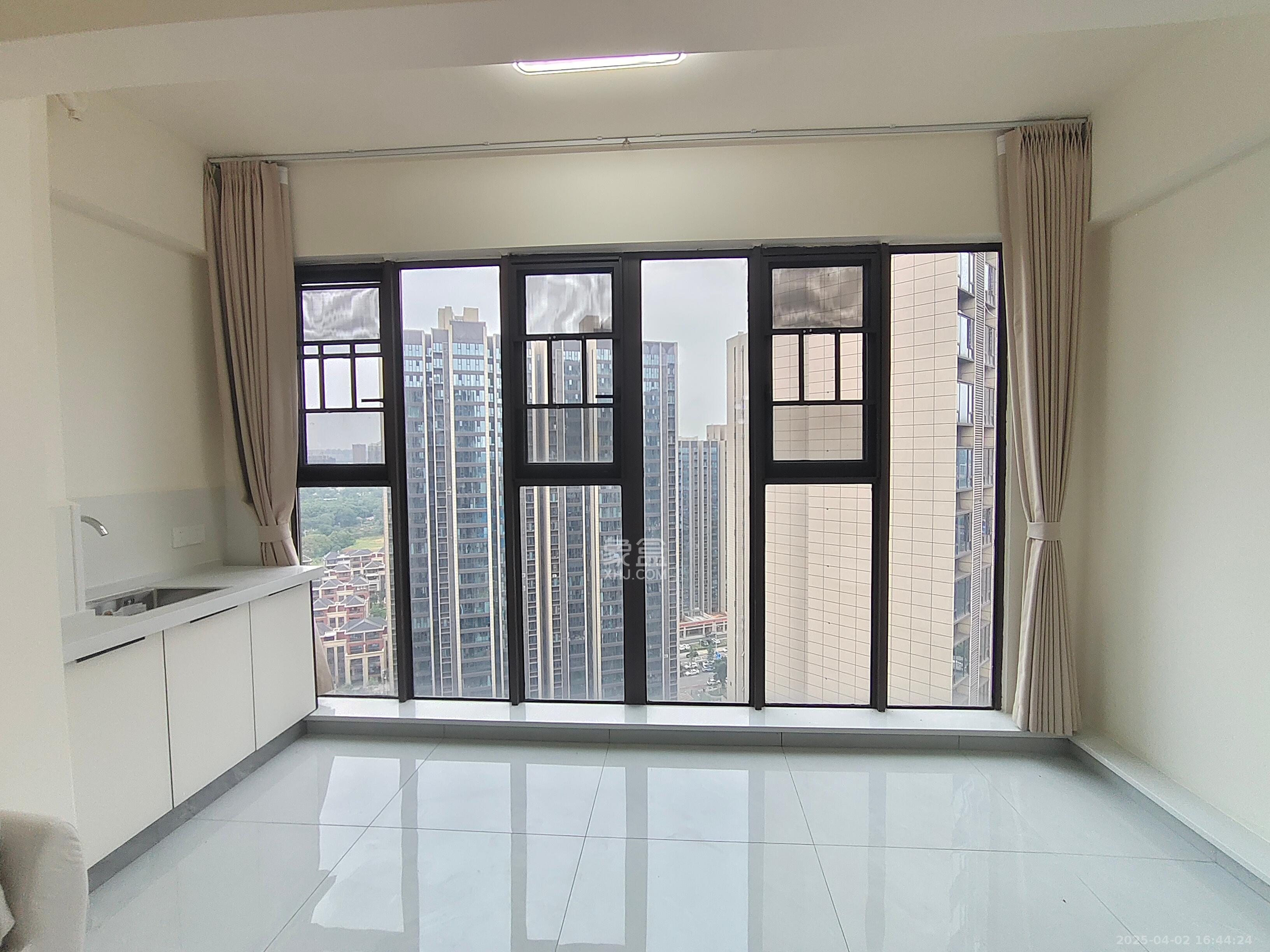 湘域芯城一期 3室2厅2卫 2400.0元/月 湘域芯城一期 3室2厅2卫 2400.0元/月室内图