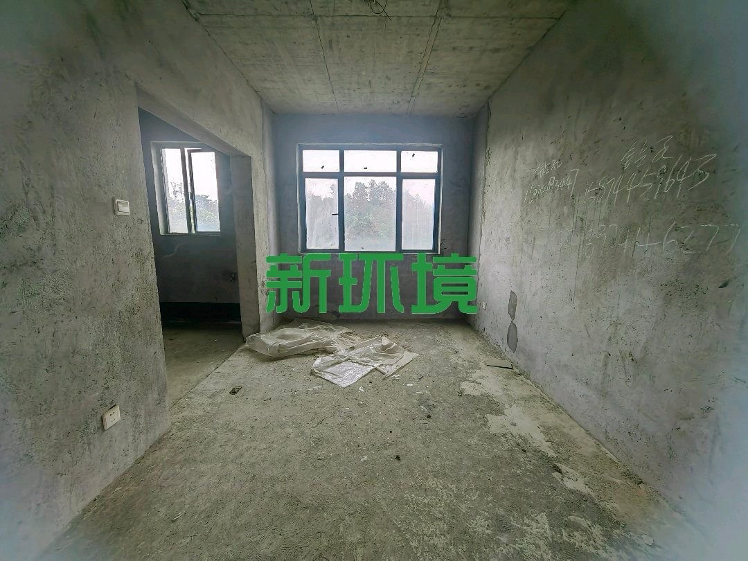 栗源小区  4室2厅2卫   78.80万客厅