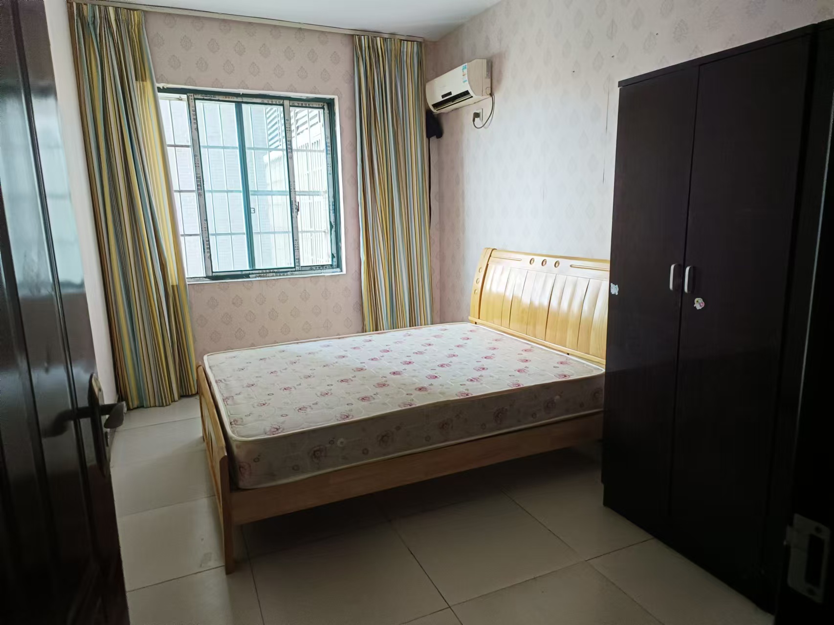 长和广场 1室2厅2卫 2100.0元/月 长和广场 1室2厅2卫 2100.0元/月室内图