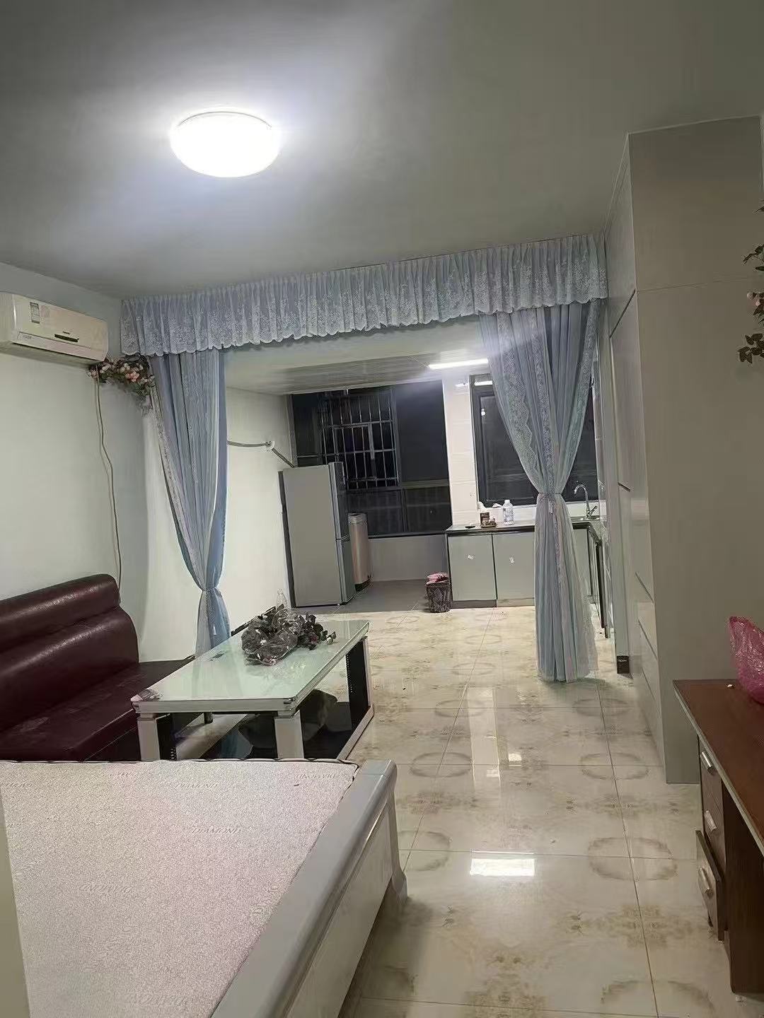 龙泰熙城  1室1厅1卫    800.0元/月 龙泰熙城  1室1厅1卫    800.0元/月