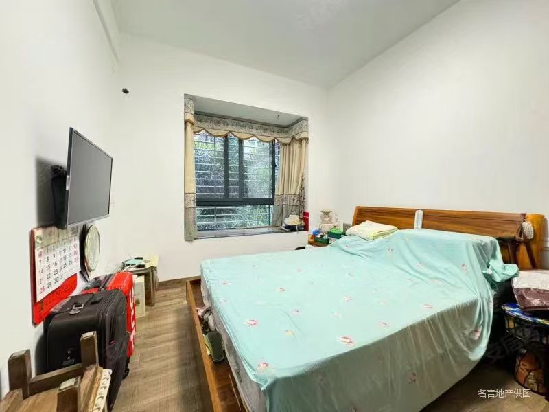 金碧大地豪庭 3室2厅2卫 228.0万 金碧大地豪庭 3室2厅2卫 228.0万客厅