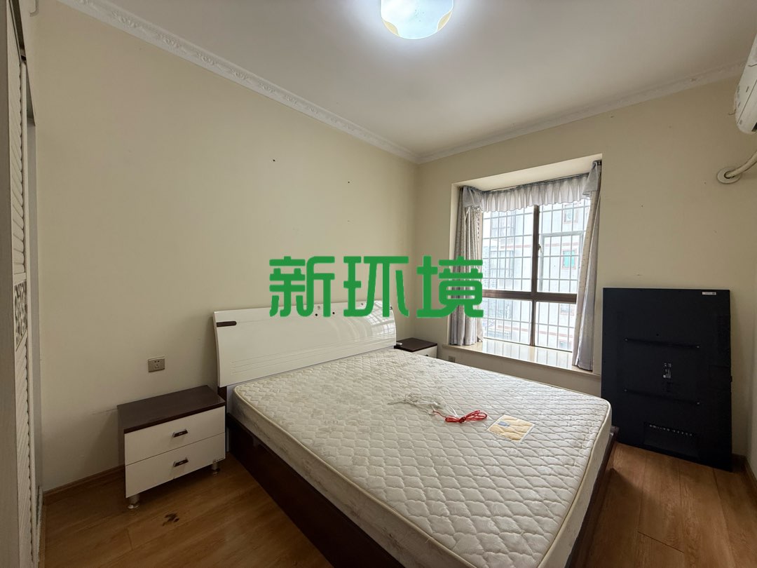 南岸晶都  3室2厅2卫   72.80万客厅